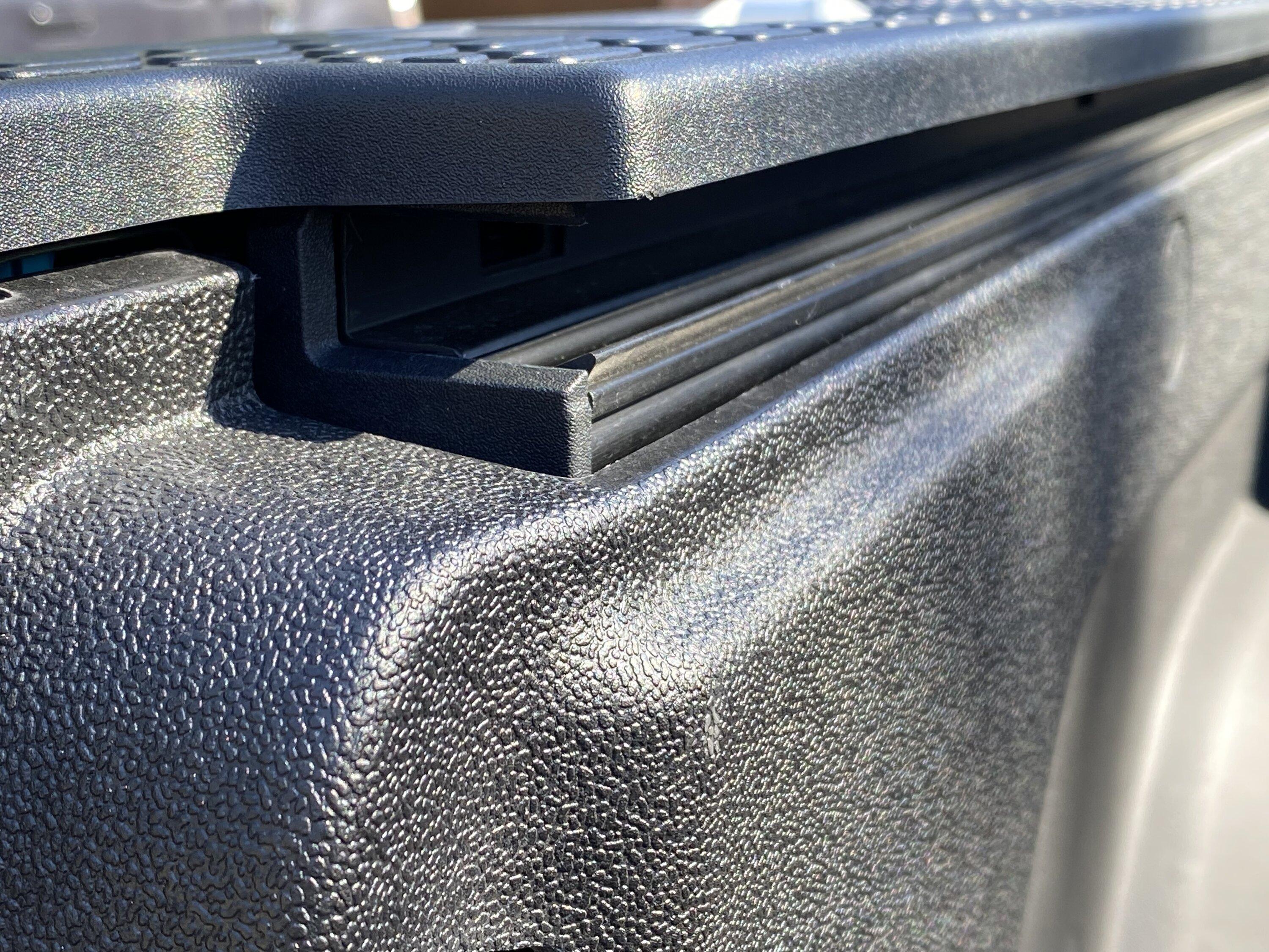 Rivian R1T R1S ⛔️ Powered Tonneau cover removed from R1T production until further notice on all future deliveries 1666400814610