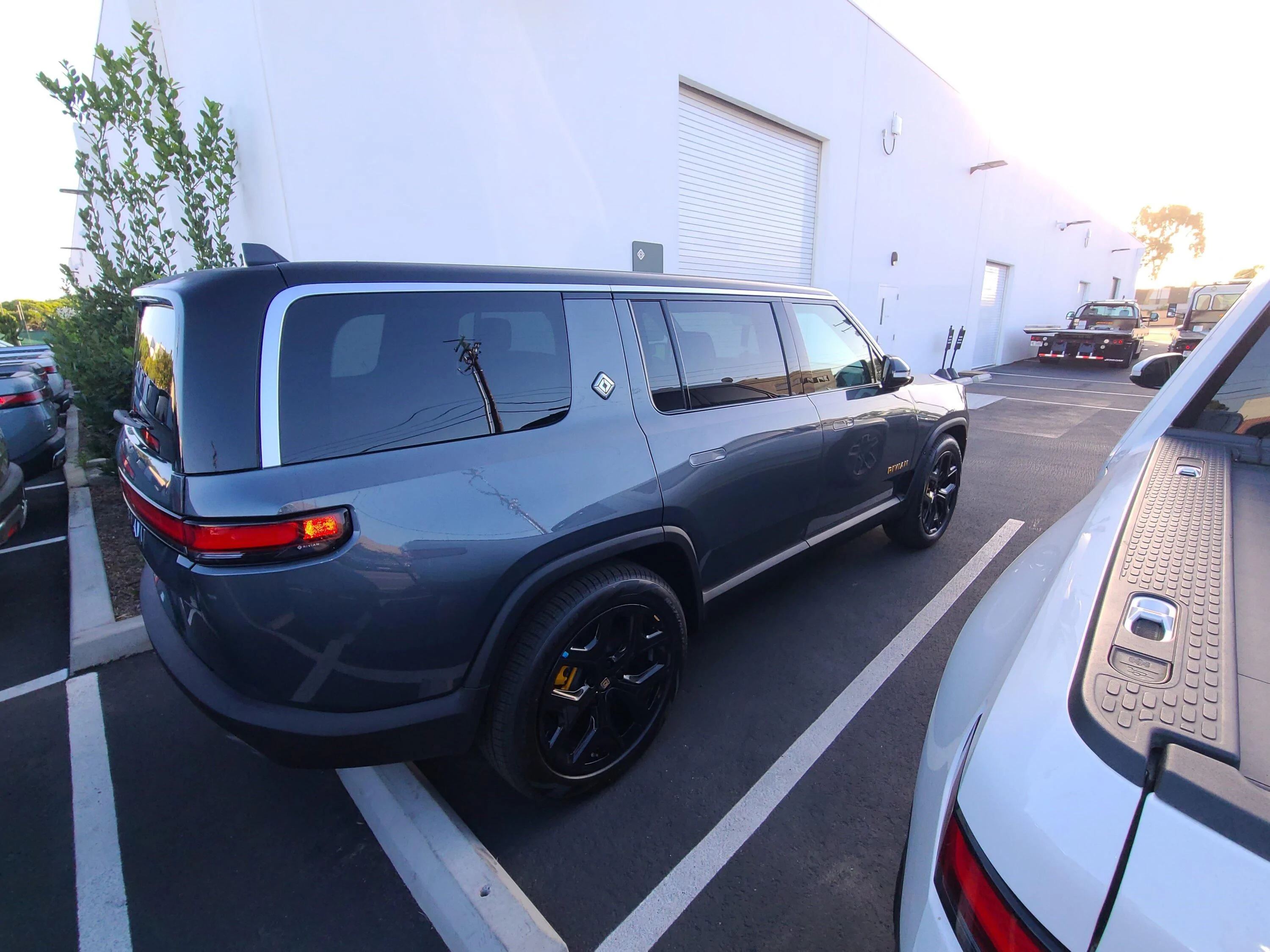 Rivian R1T R1S 2018 R1S Reservations - Not yet delivered (commiserate together) R1S 3