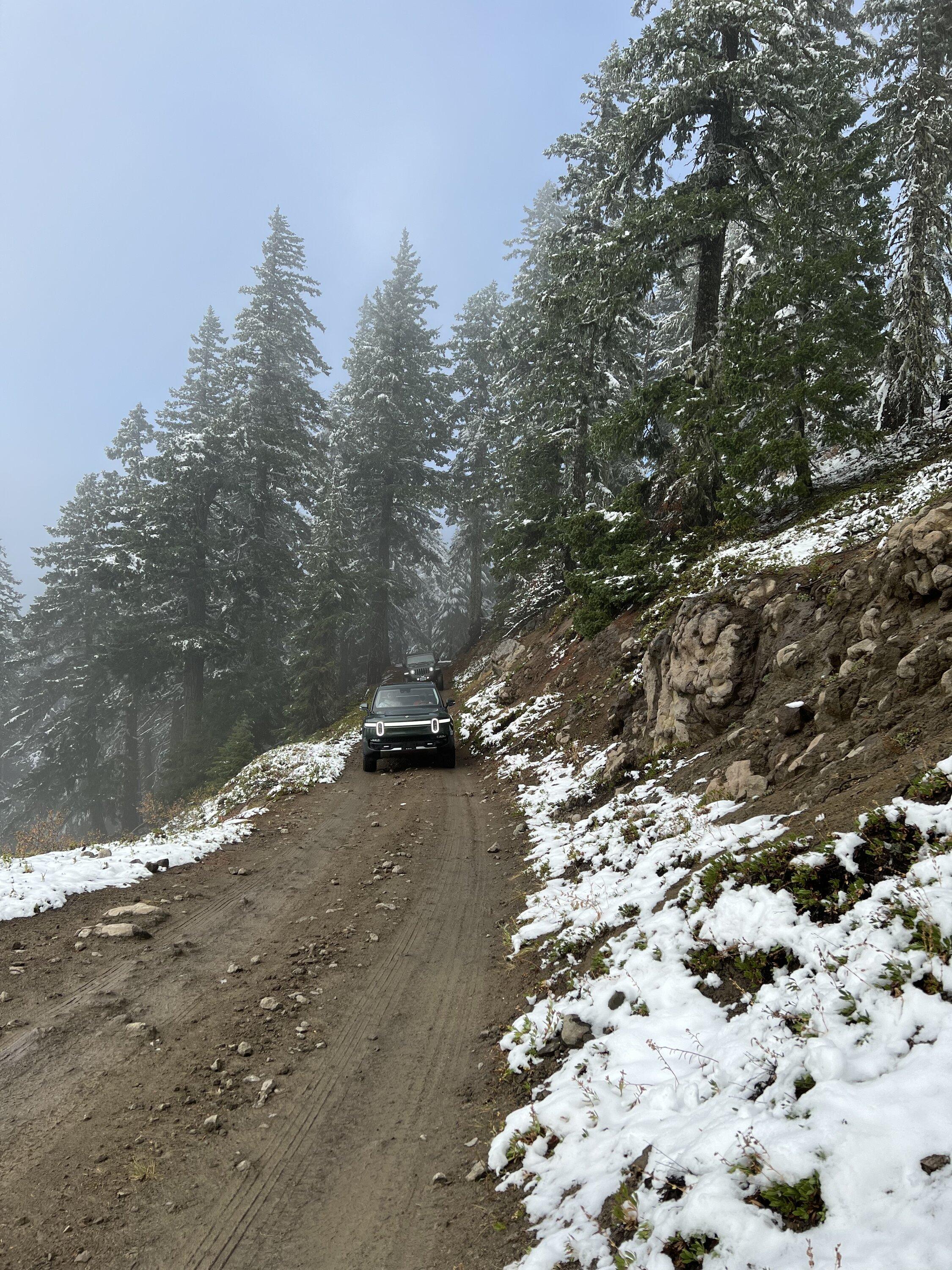Rivian R1T R1S Rivian group drive over Bennet pass and Gunsight Ridge on Mt. Hood 4C5547BF-E863-4B86-83D9-2187EF5982A8