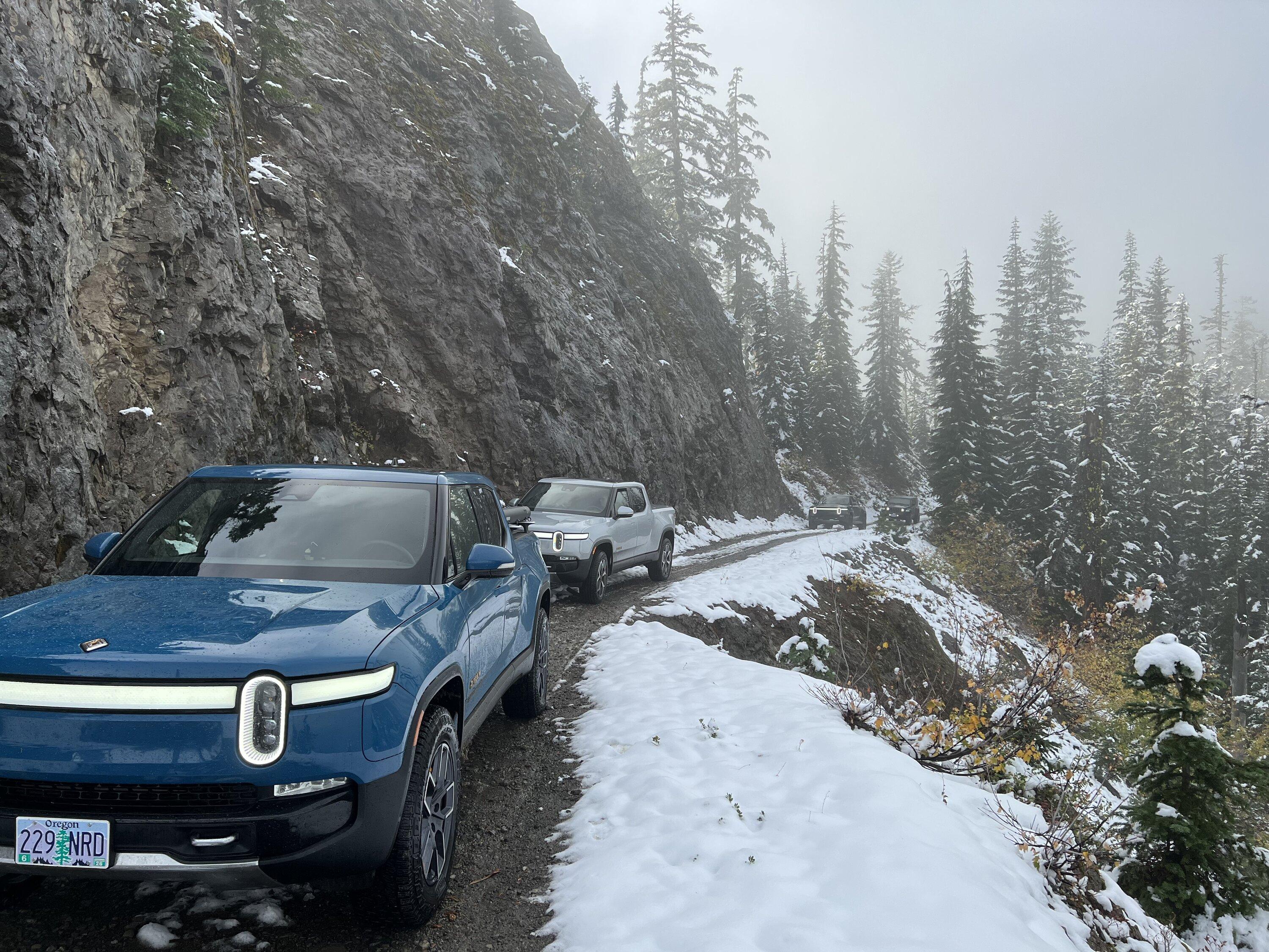 Rivian R1T R1S Rivian group drive over Bennet pass and Gunsight Ridge on Mt. Hood E256A4AB-2A02-43D9-AB6E-30EB2E873BF8