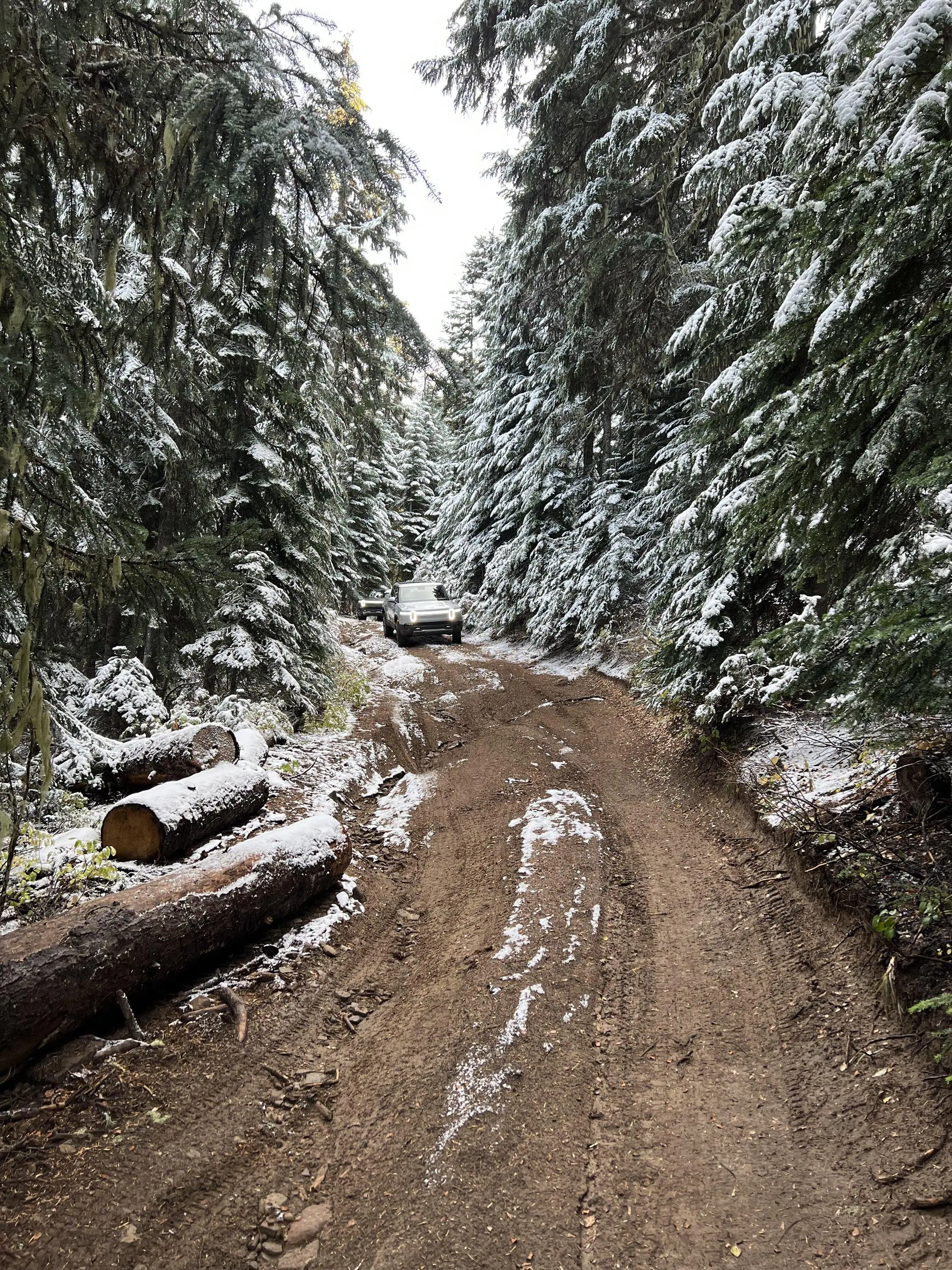 Rivian R1T R1S Rivian group drive over Bennet pass and Gunsight Ridge on Mt. Hood 7E6E61DB-42CA-416C-99F7-C2F6FD1107BD