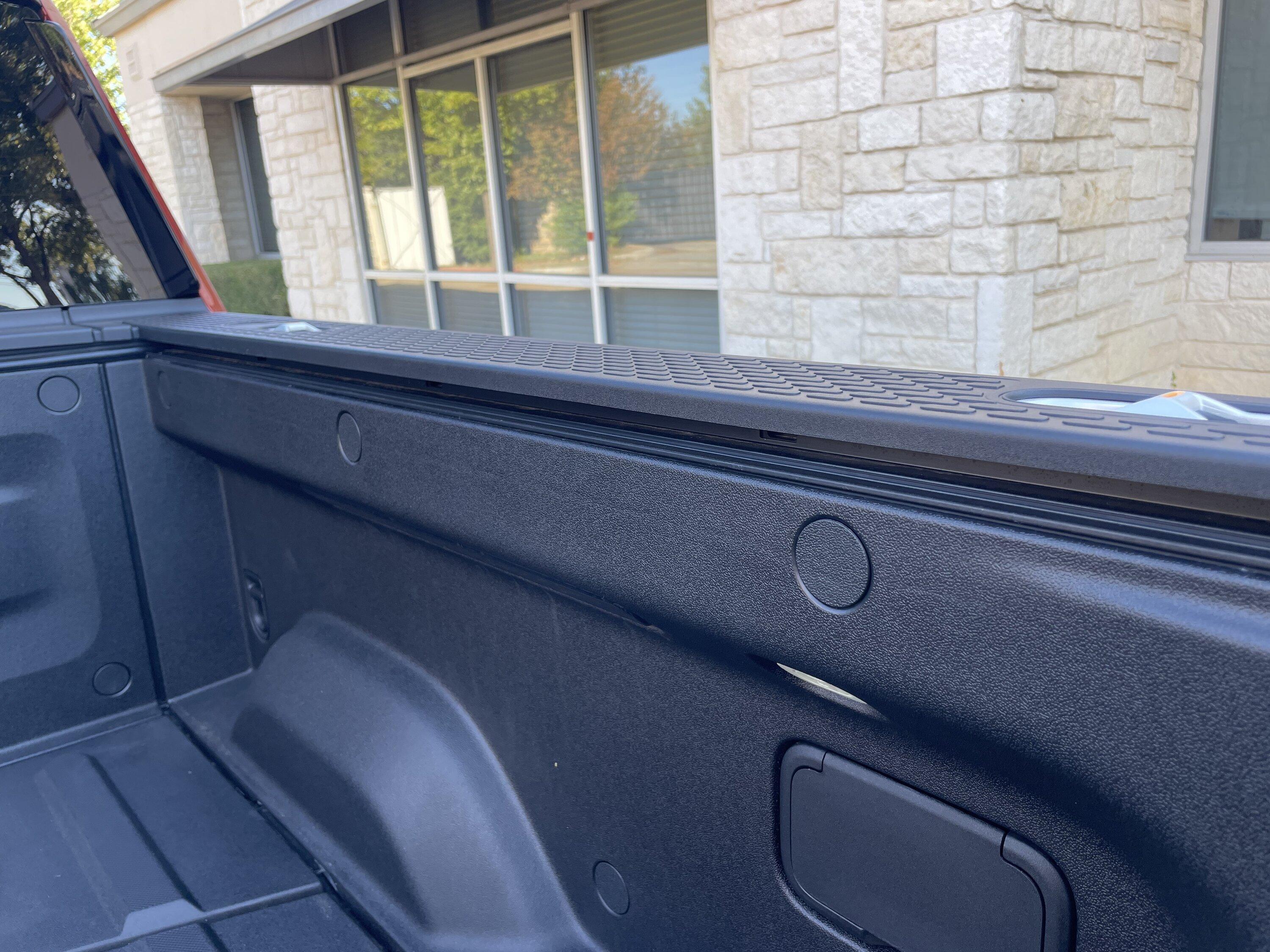 Rivian R1T R1S Took delivery on an R1T yesterday without the tonneau 82E13174-88E4-44C4-9C66-47C4D2AAF5D5