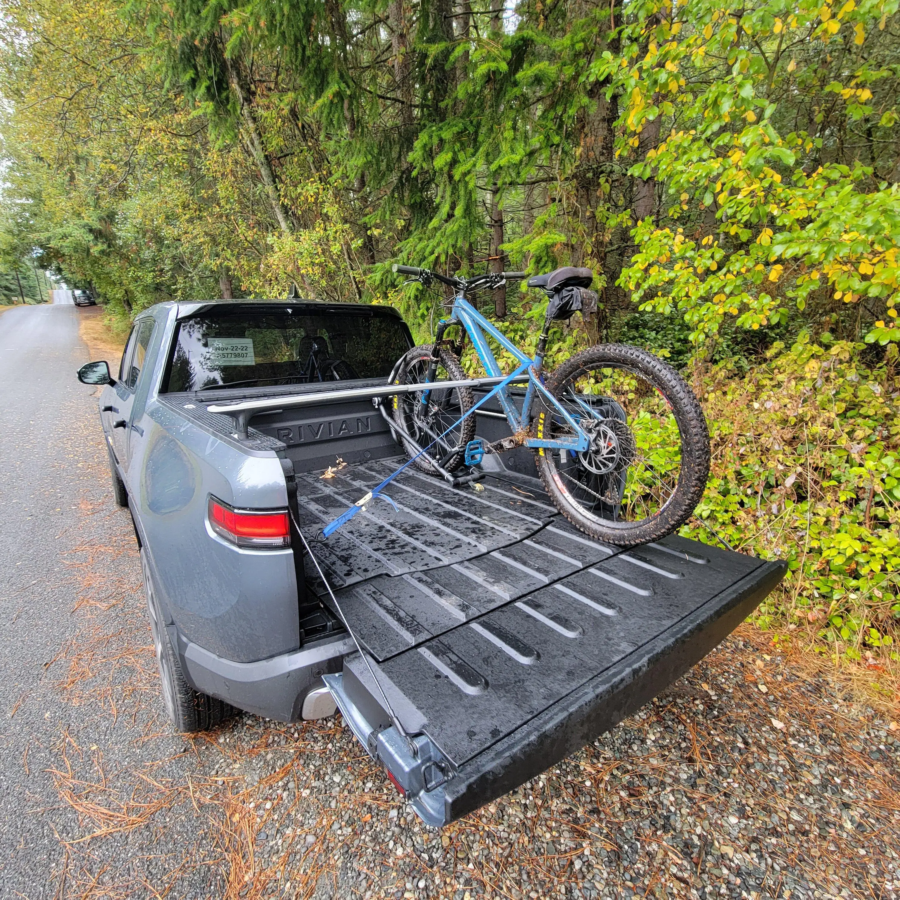 Rivian R1T R1S Ride 88 bike rack system installed 20221022_103952