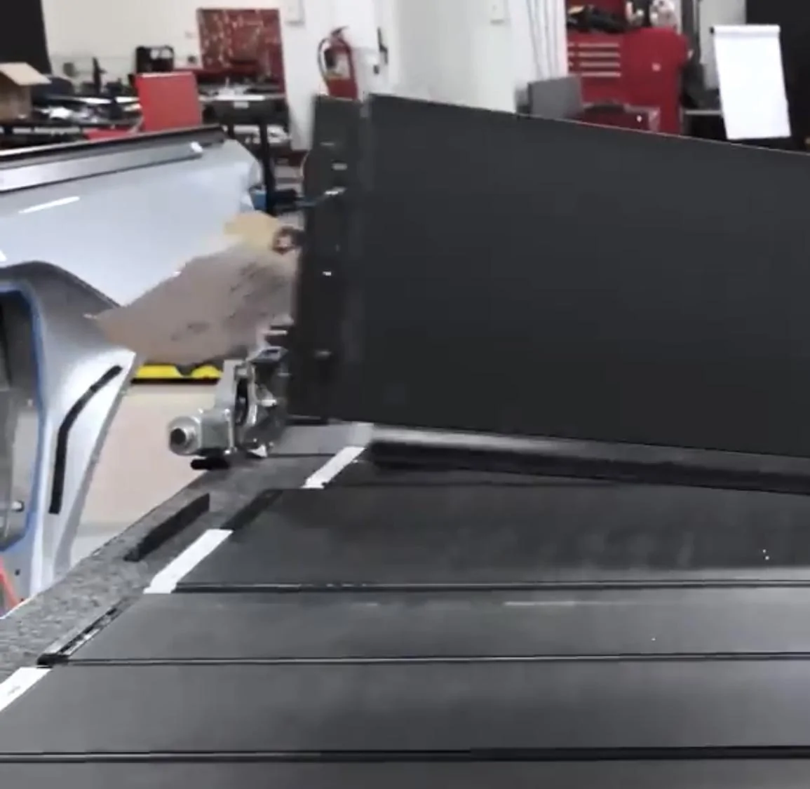 Rivian R1T R1S ⛔️ Powered Tonneau cover removed from R1T production until further notice on all future deliveries 6E615D02-F951-44CA-BCAB-B47000809A77