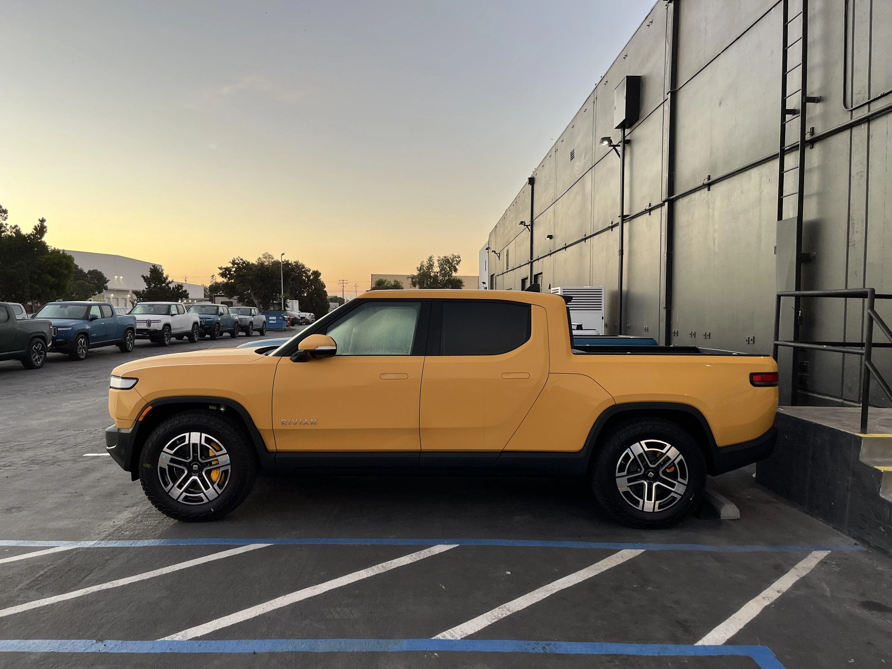 Rivian R1T R1S The train has left Normal! Updates from Guide (Oct 12) 3890907B-83F1-4352-9F6E-545C7D063E72