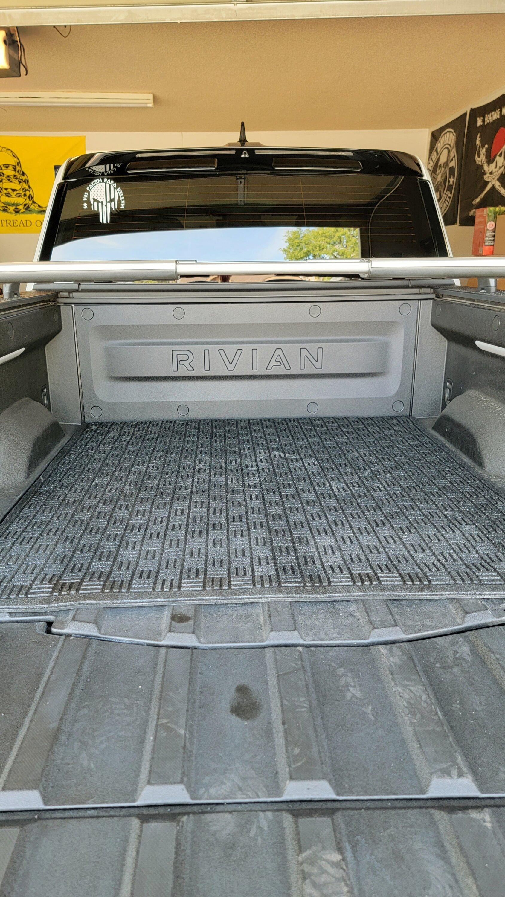 Rivian R1T R1S Jebinc’s rubber bed liner mod 20221030_160738