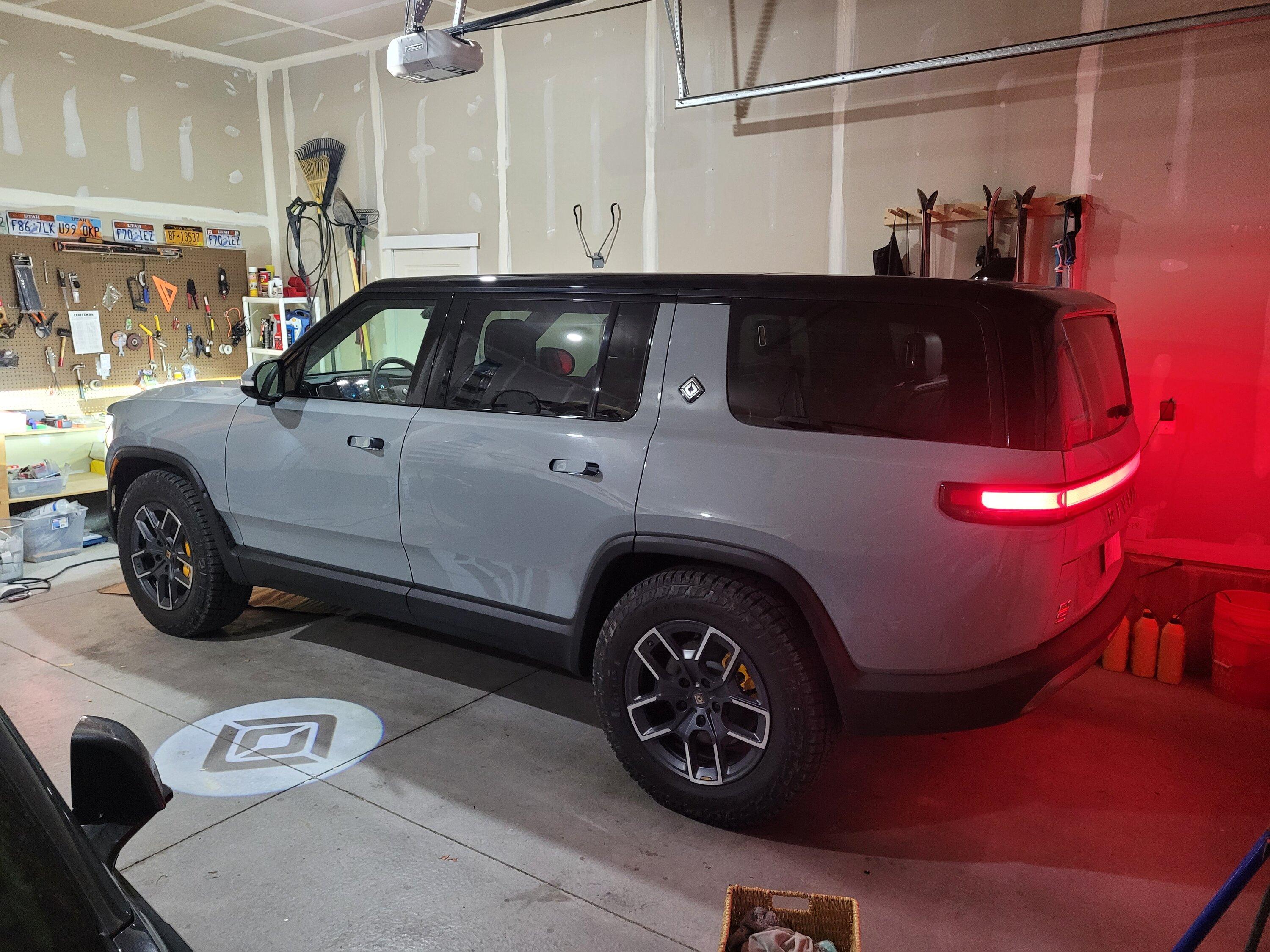 Rivian R1T R1S R1S Chrome Delete 20221031_221441