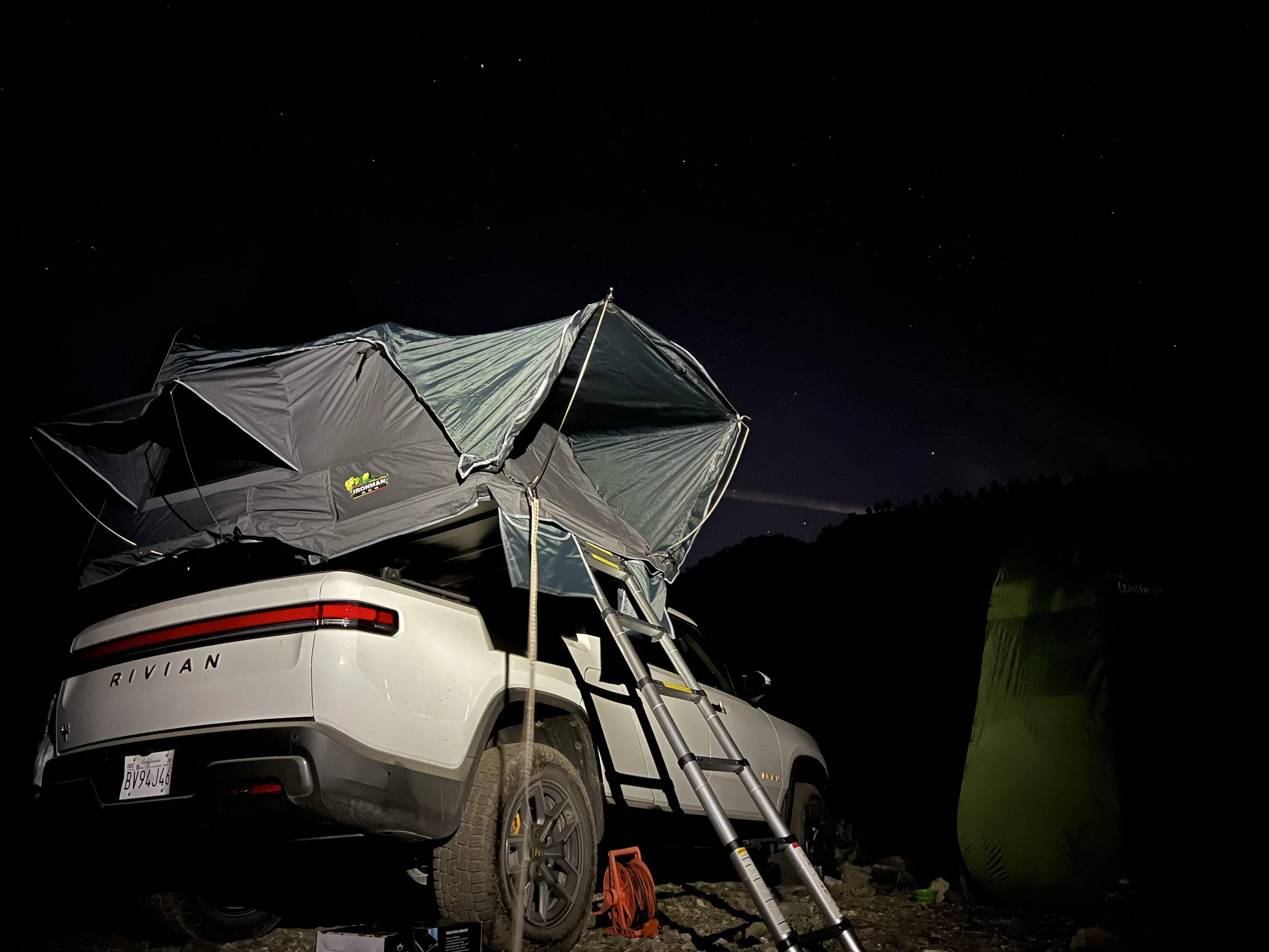 Rivian R1T R1S GLACIER WHITE R1T  Photos 5C1548D8-C0A0-4ECB-8BAD-E77965AC62A9