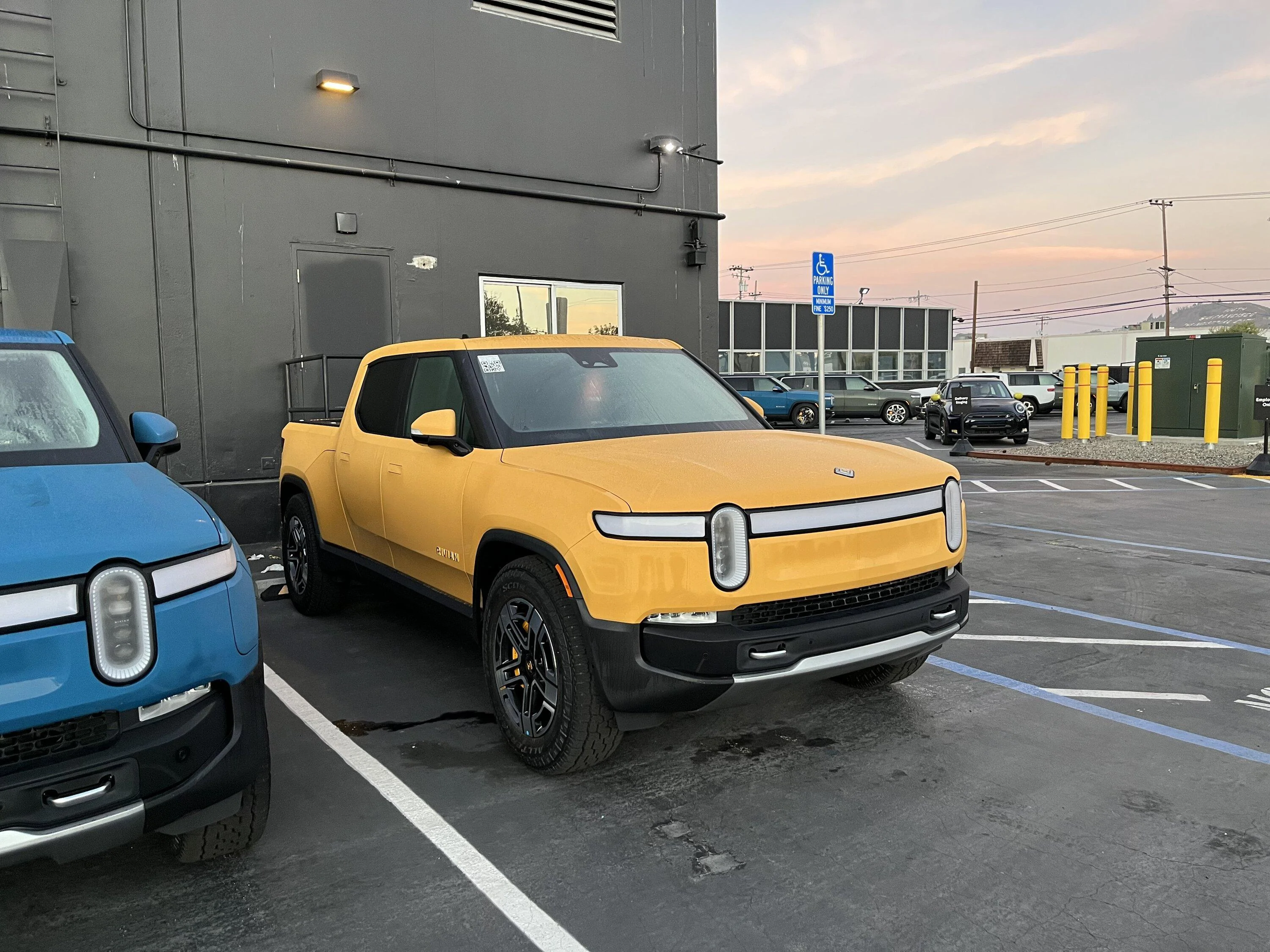 Rivian R1T R1S R1T Orders: Dec '22 - Jan '23 -- Status Room 726970ED-2750-426A-83F8-834F0063D3D1