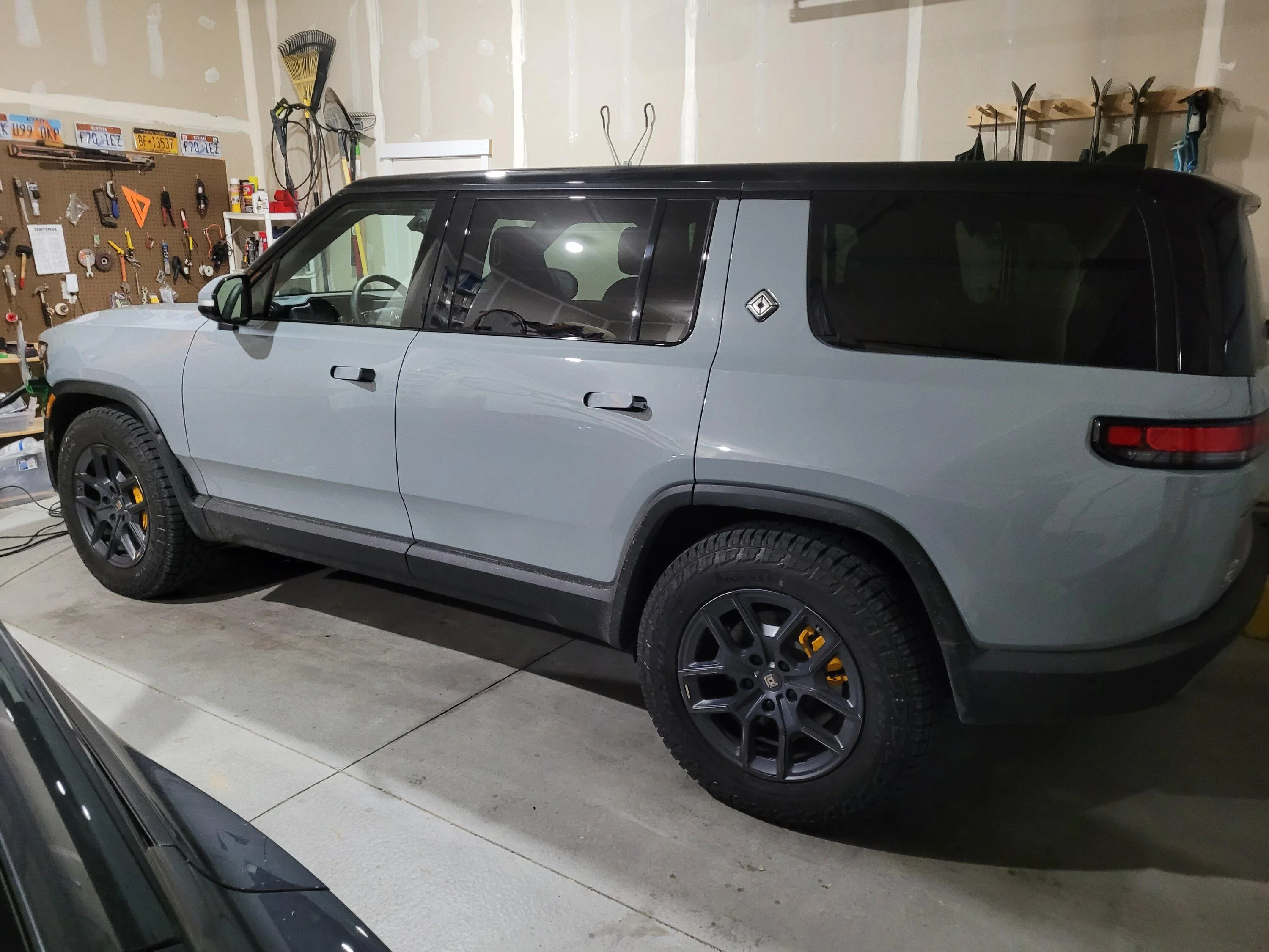 Rivian R1T R1S R1S Chrome Delete 20221104_204349