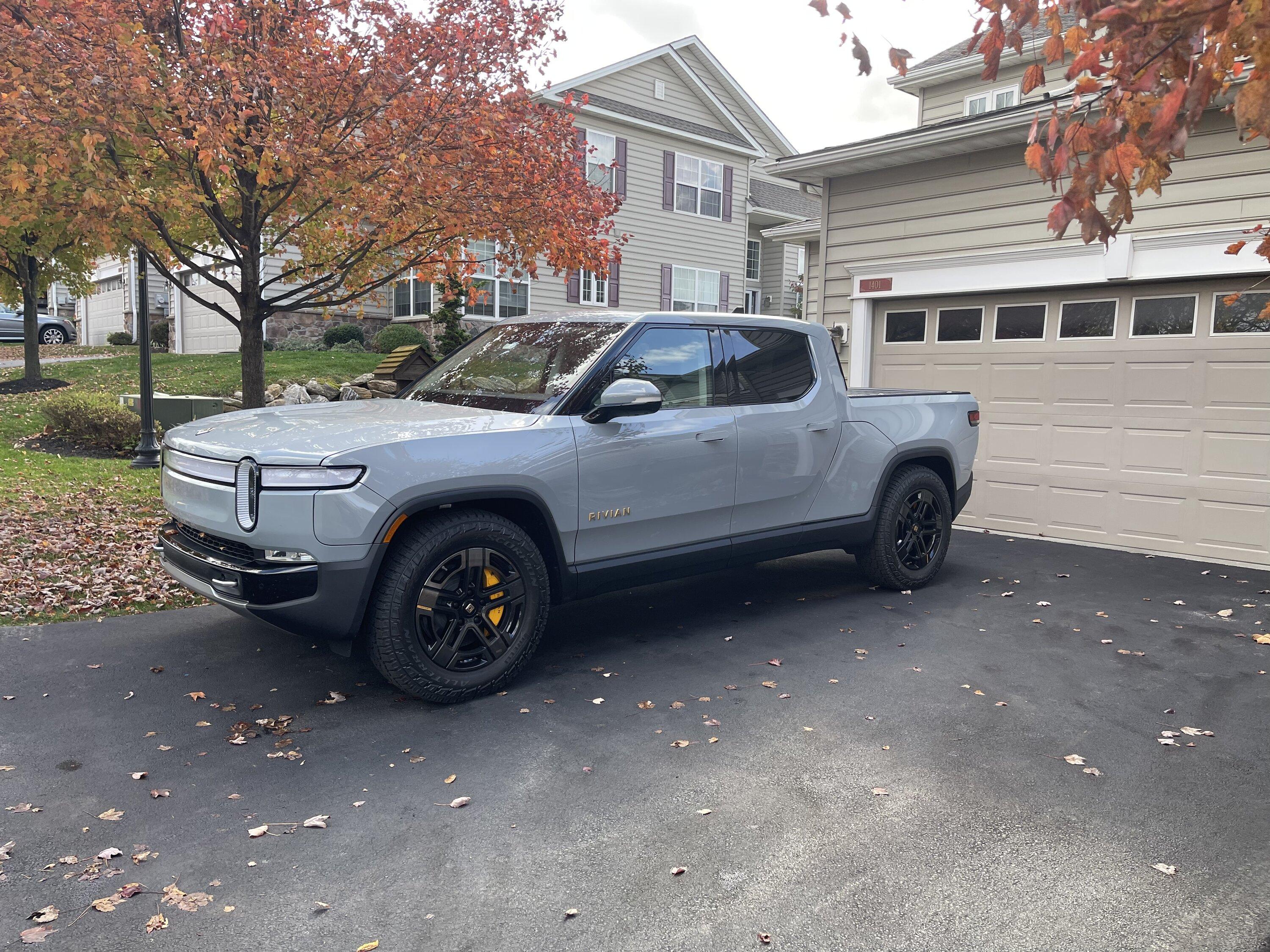 Rivian R1T R1S LIMESTONE R1T Photos E80EB30C-BF1B-4D6D-A8F0-9DEDB1D8FA04