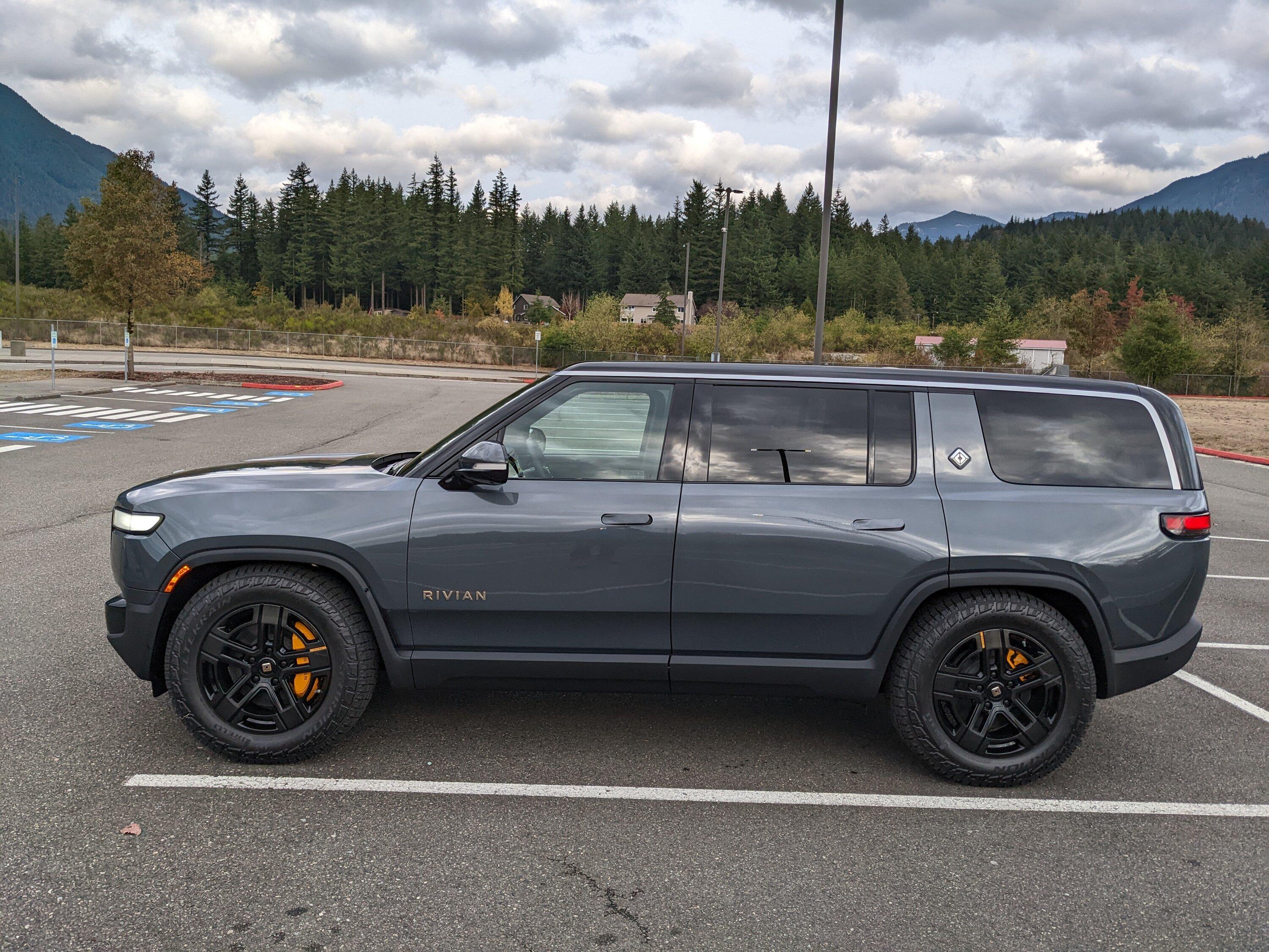 Rivian R1T R1S R1S LA Silver new delivery estimates 6BB9CDCB-4657-43C2-B730-2C05E419C750