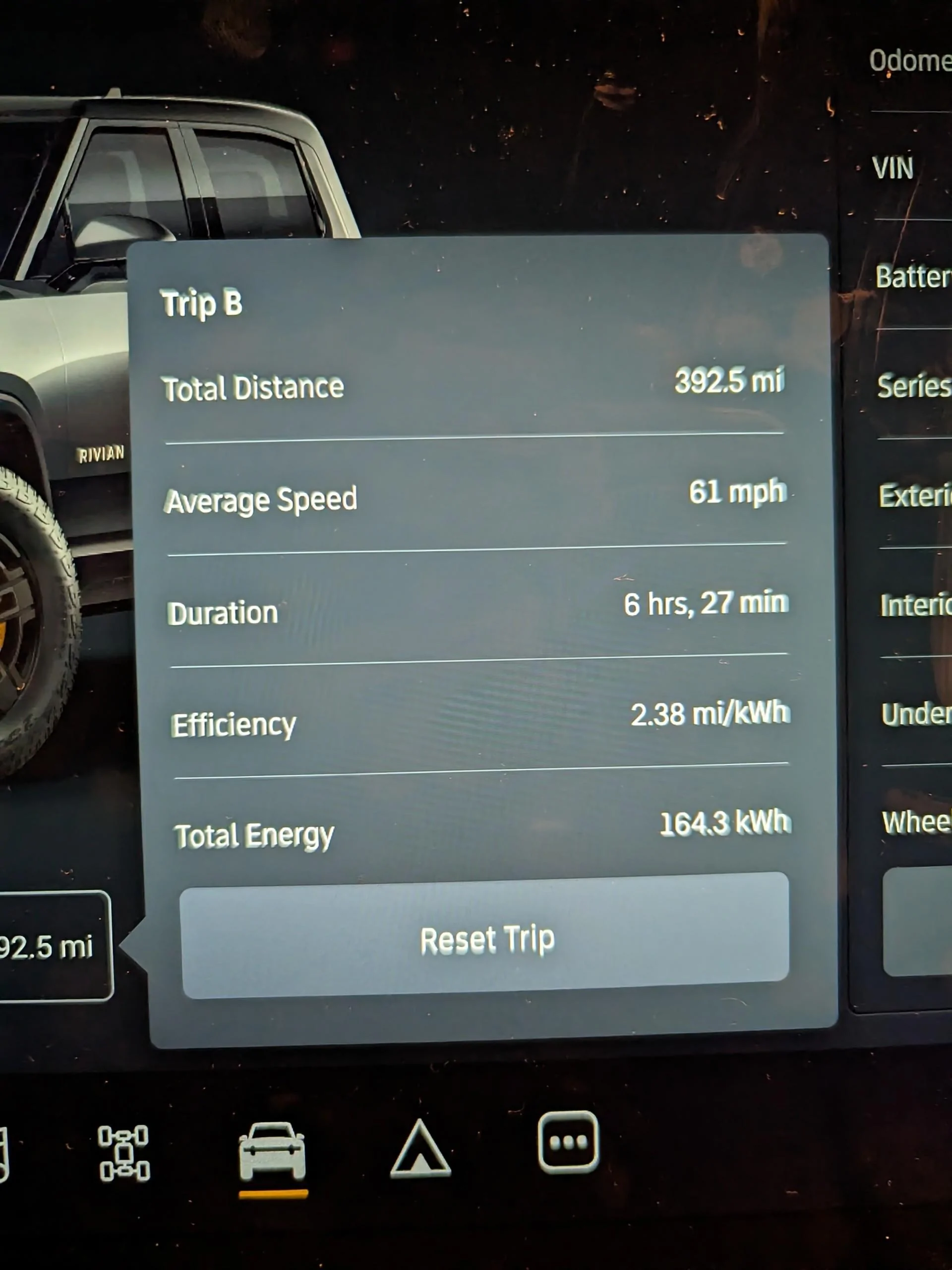 Rivian R1T R1S R1T's range is so impressive, even on 20" tires. Averaged 2.38 mi/kWh on 400 mile road trip foto_no_exif (1)