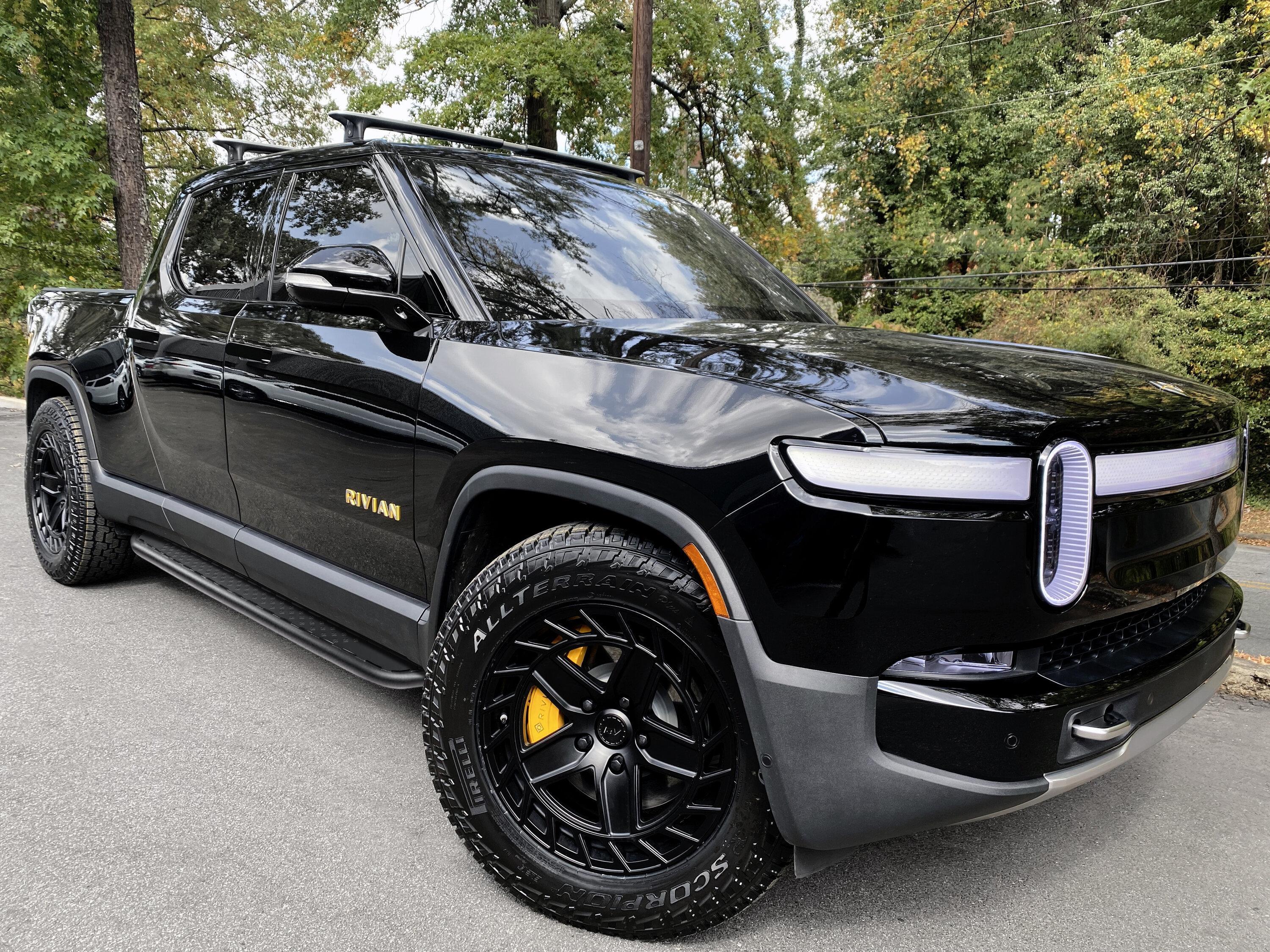 black-rivian-r1t-running-boards.jpg