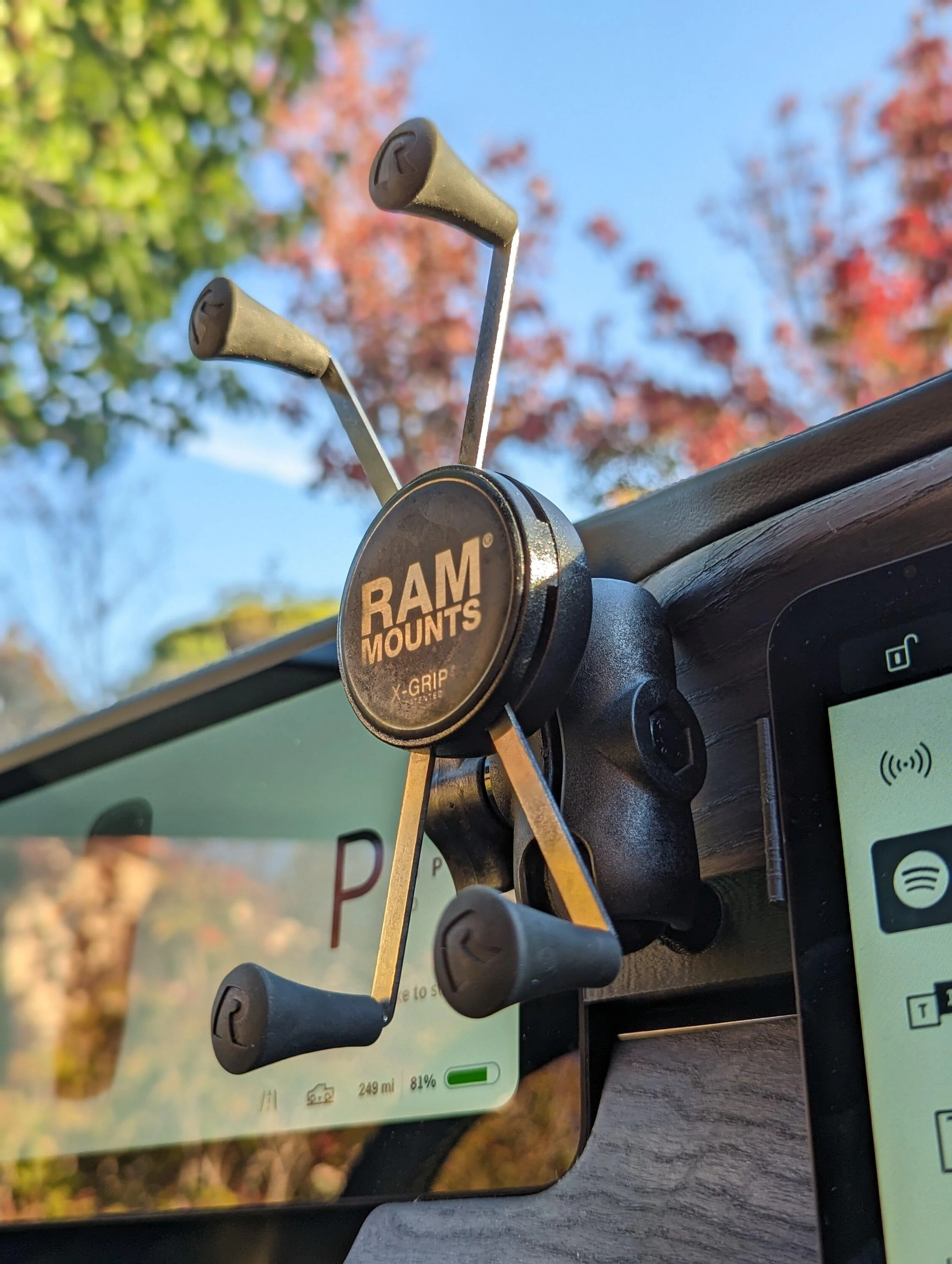 Rivian R1T R1S RIVIPARTS Cell Phone Ball Mount PRO 1 Inch Model PXL_20221111_000952818.PORTRAIT