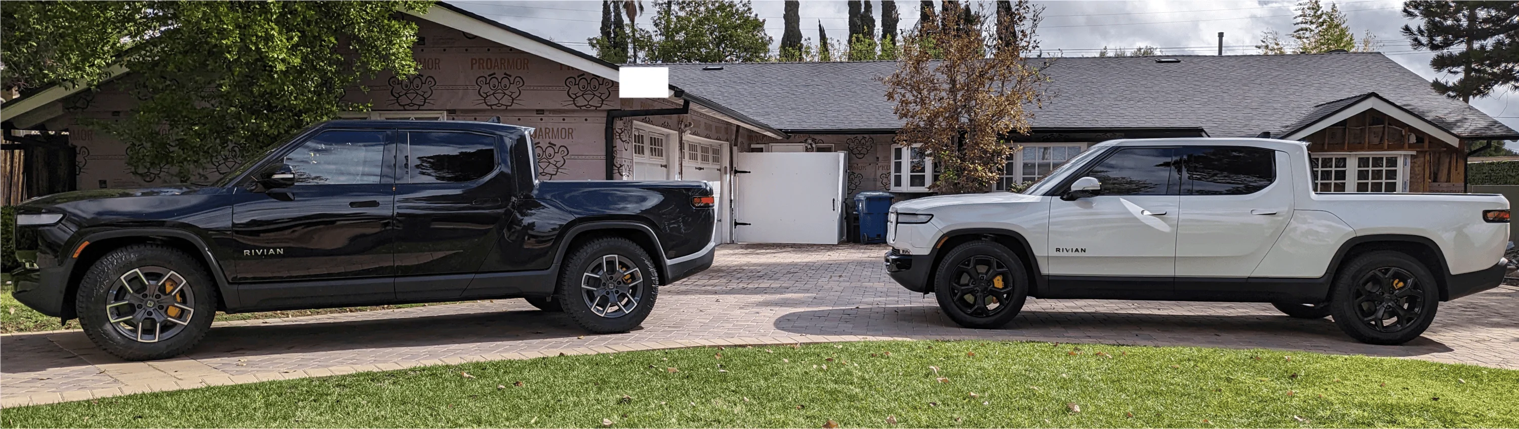 Rivian R1T R1S Black or White Color Choice? 1668165881080