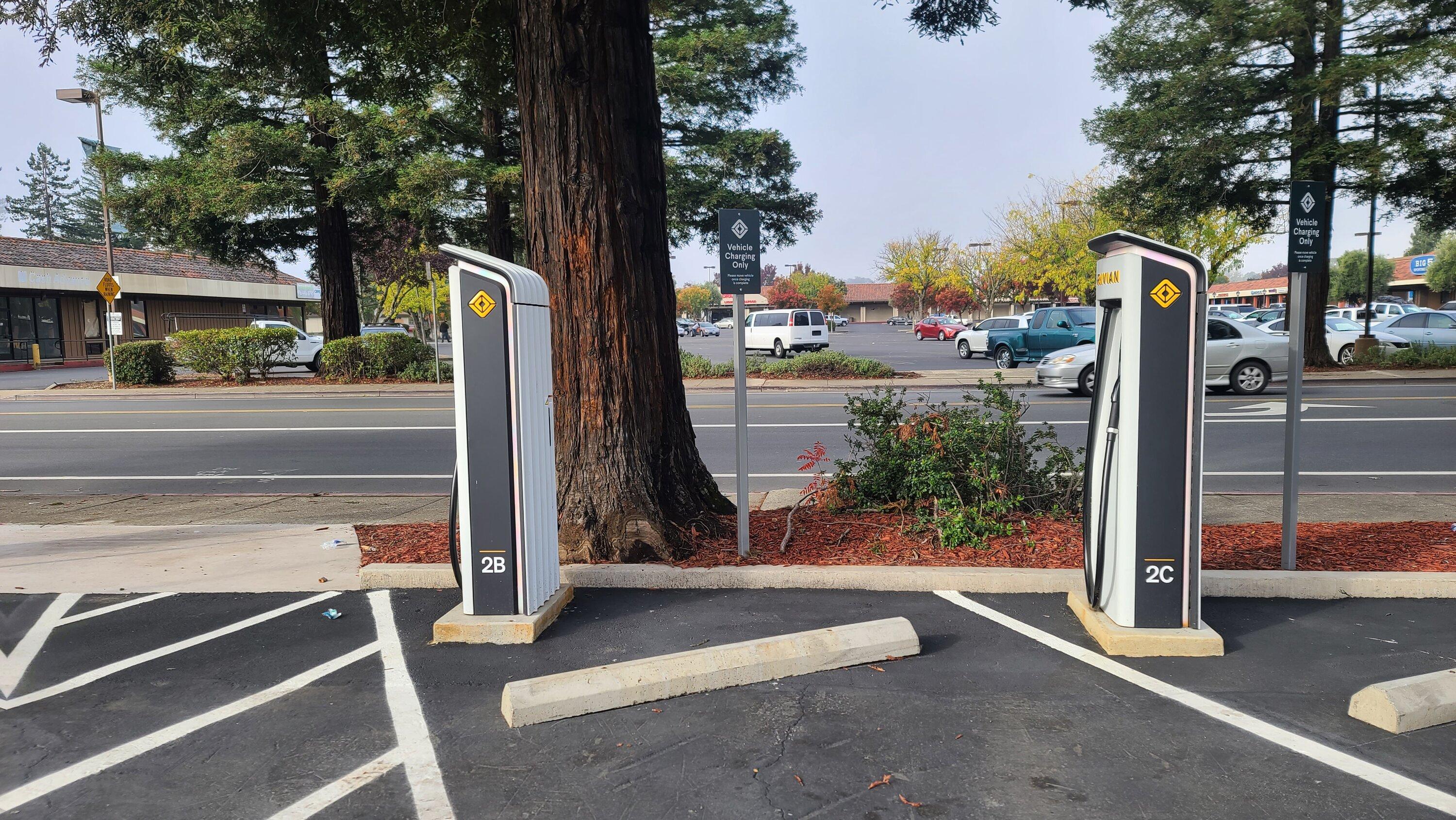 Rivian R1T R1S New Rivian Adventure Network charging stations @ Ukiah, CA (6 fast chargers) 20221111_091920