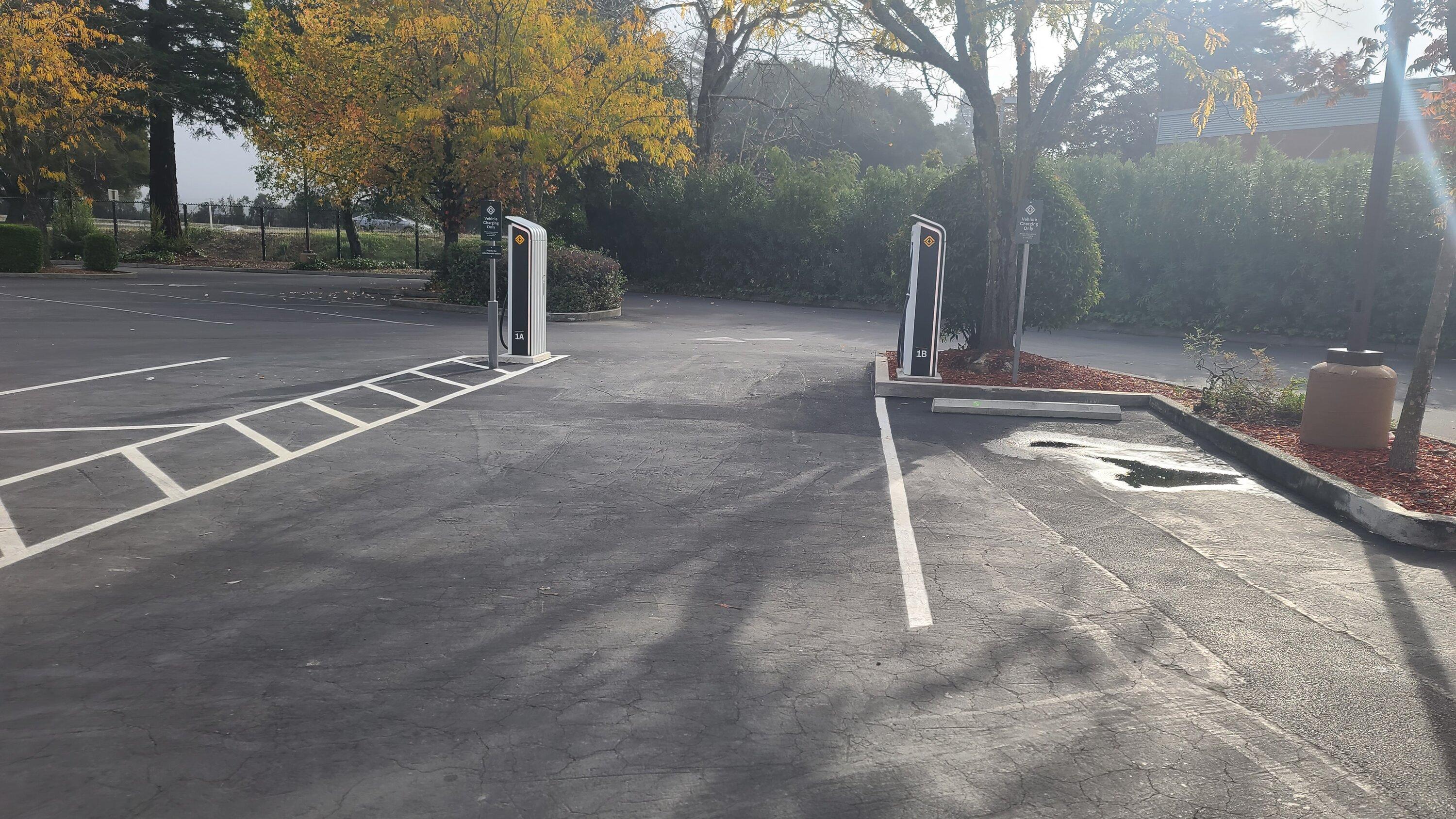 Rivian R1T R1S New Rivian Adventure Network charging stations @ Ukiah, CA (6 fast chargers) 20221111_091859
