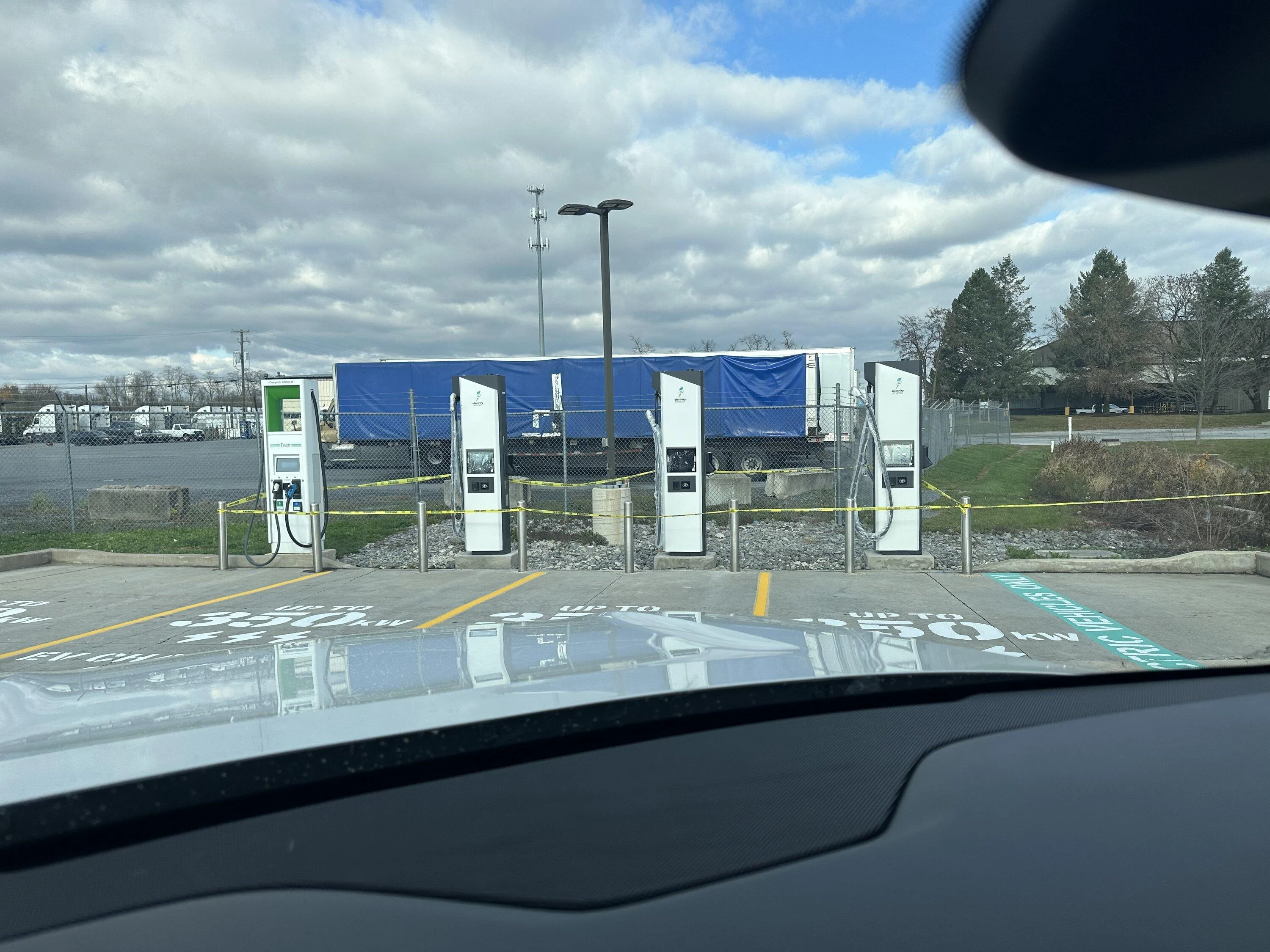 Rivian R1T R1S New Rivian Adventure Network charging stations @ Ukiah, CA (6 fast chargers) 5E36EA0B-2DB1-4A94-A957-693CAD840508
