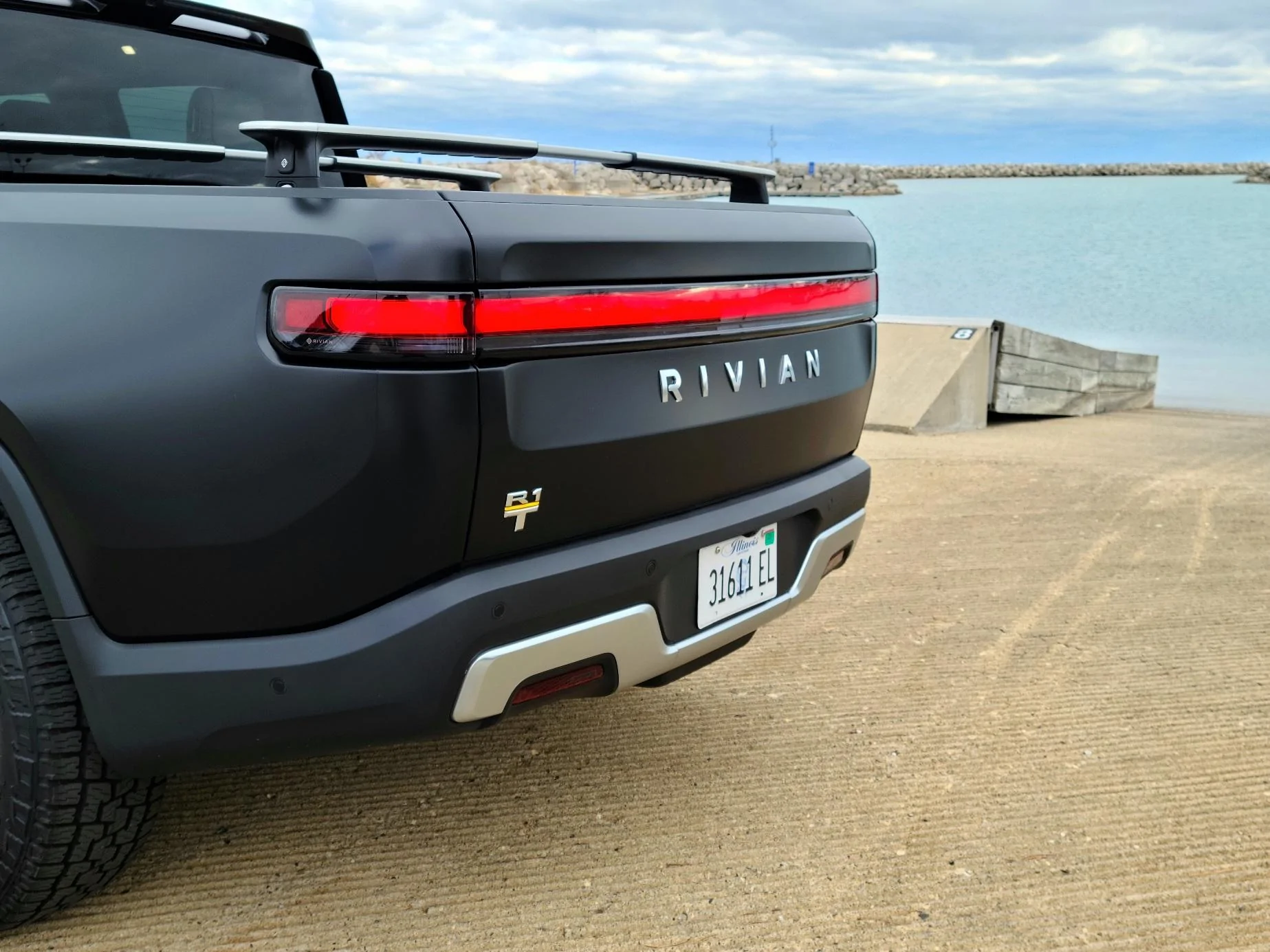 Rivian R1T R1S MIDNIGHT (Black) Rivian Photos 20221113_152630