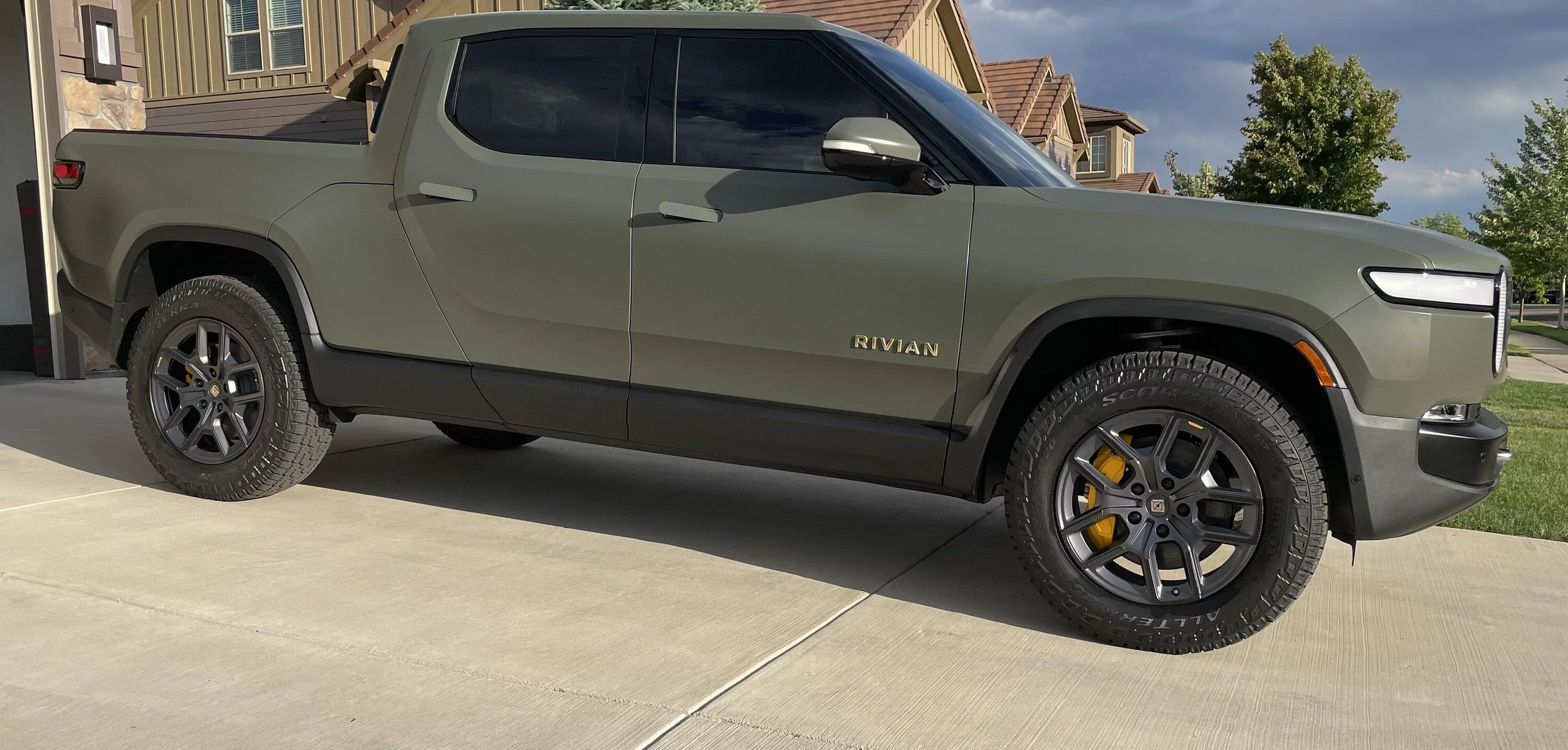 Rivian R1T R1S Anyone Paint Their 20" Wheels? 019C5CE5-FA43-4999-9D66-CA0C597DAA8E
