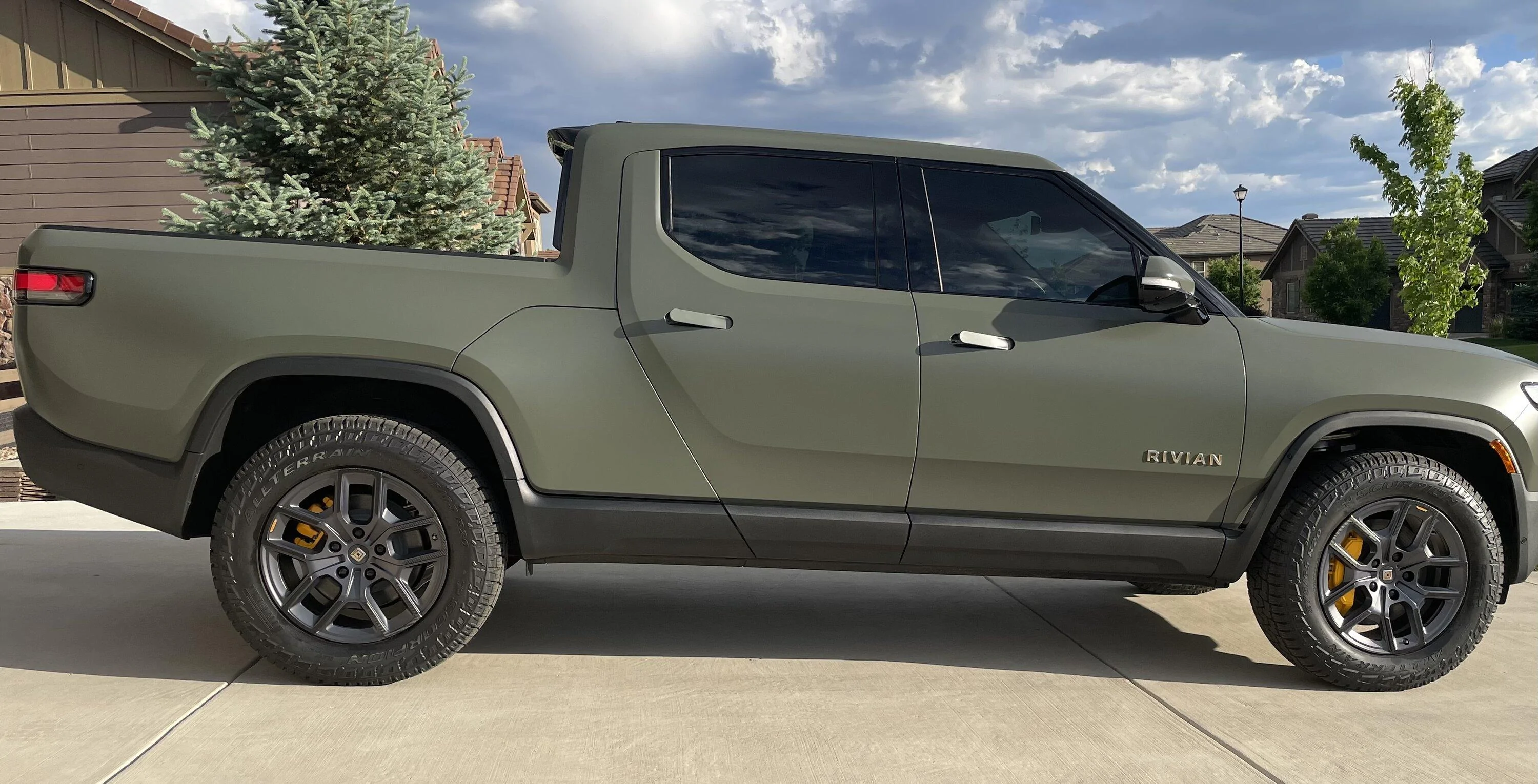 Rivian R1T R1S Anyone Paint Their 20" Wheels? 98B93324-F861-4C98-887B-2258854D387B