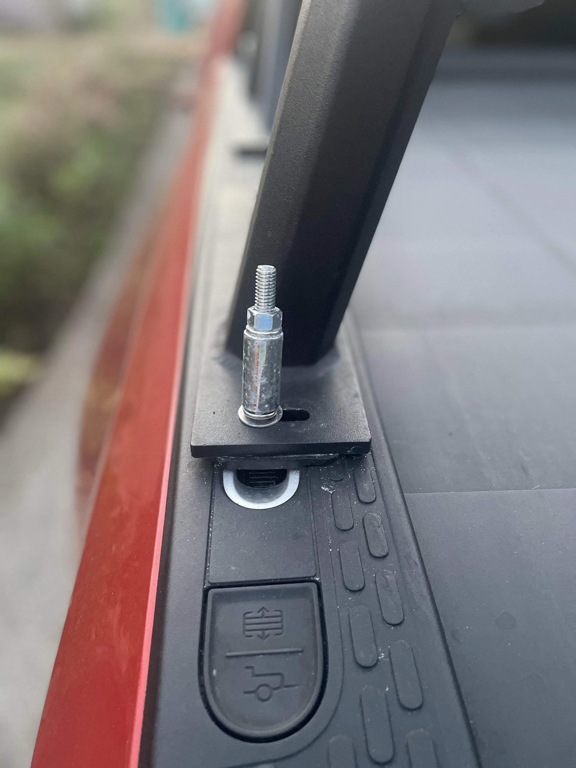 Rivian R1T R1S Aftermarket racks (Thule, Yakima, etc.) for R1T? 1A5205FC-97C6-4058-BA43-9B4D435688E4