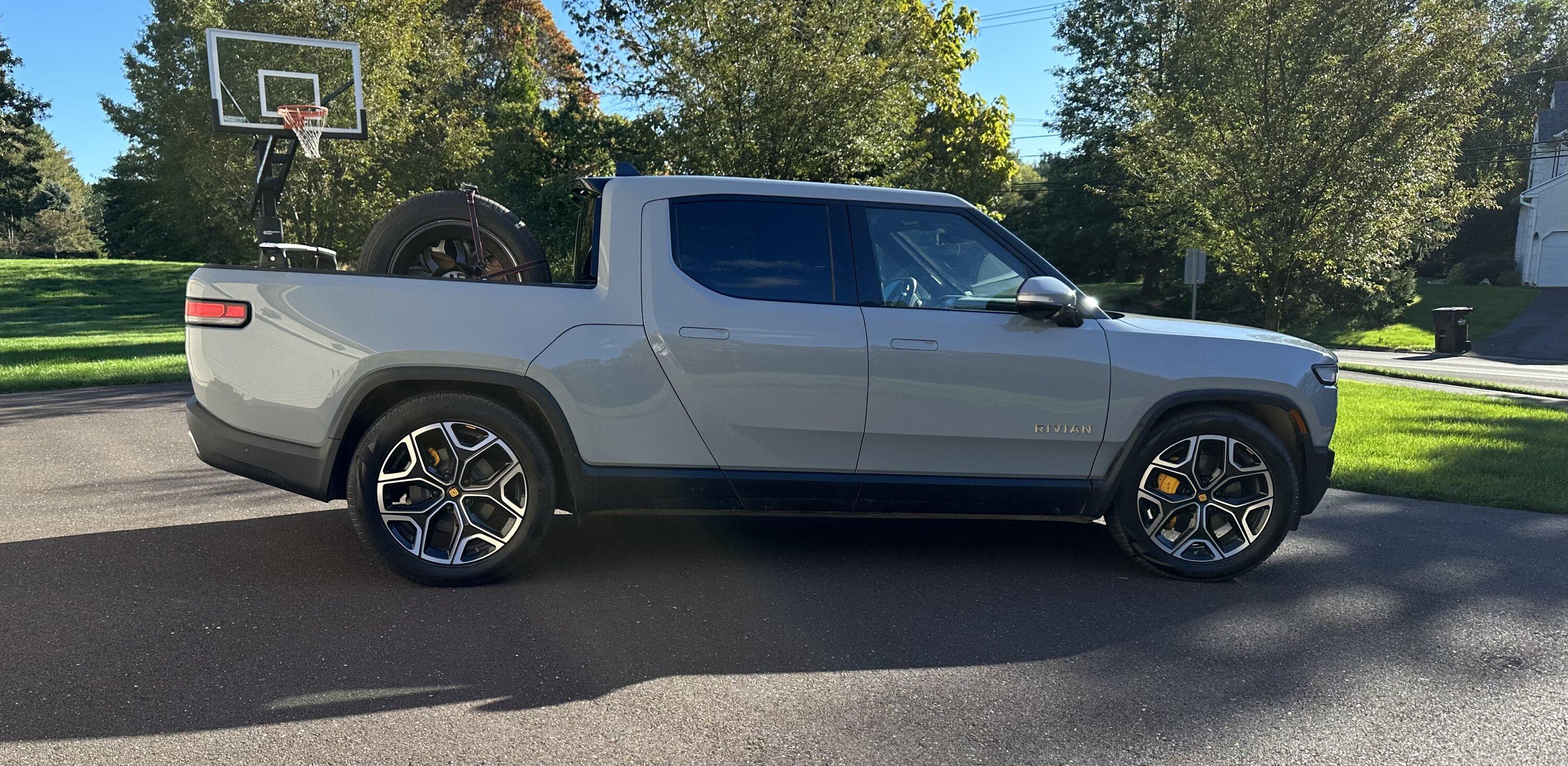 Rivian R1T R1S New Rivian Adventure Network charging stations @ Ukiah, CA (6 fast chargers) D5E4B522-4076-4D7B-87EE-D747CE1FA0DB