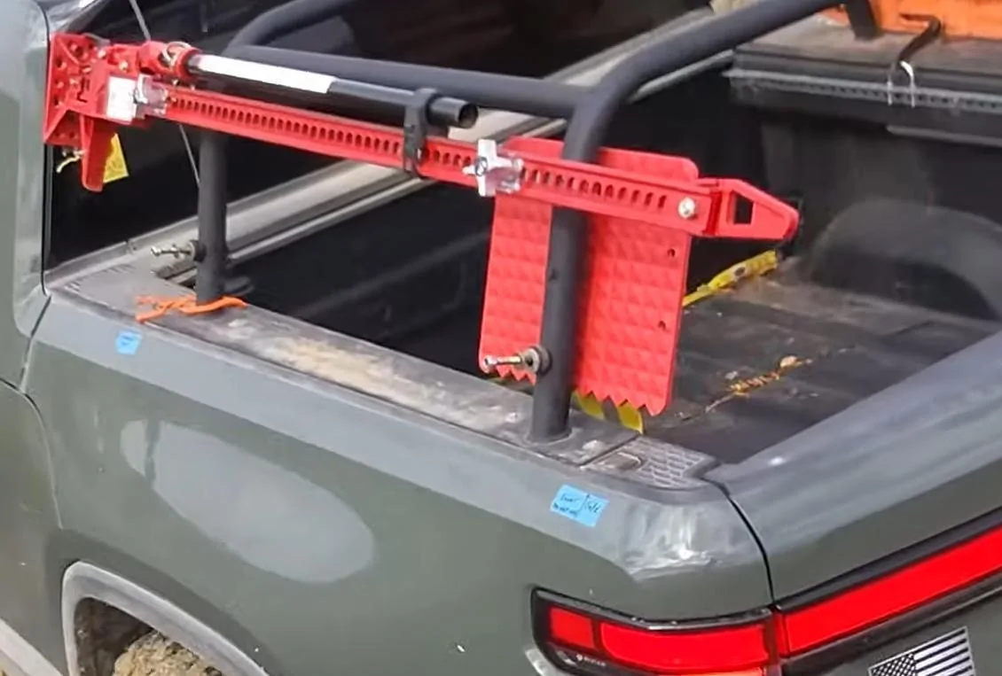 Rivian R1T R1S Video of R1T in offroad recovery training class BUTymm6