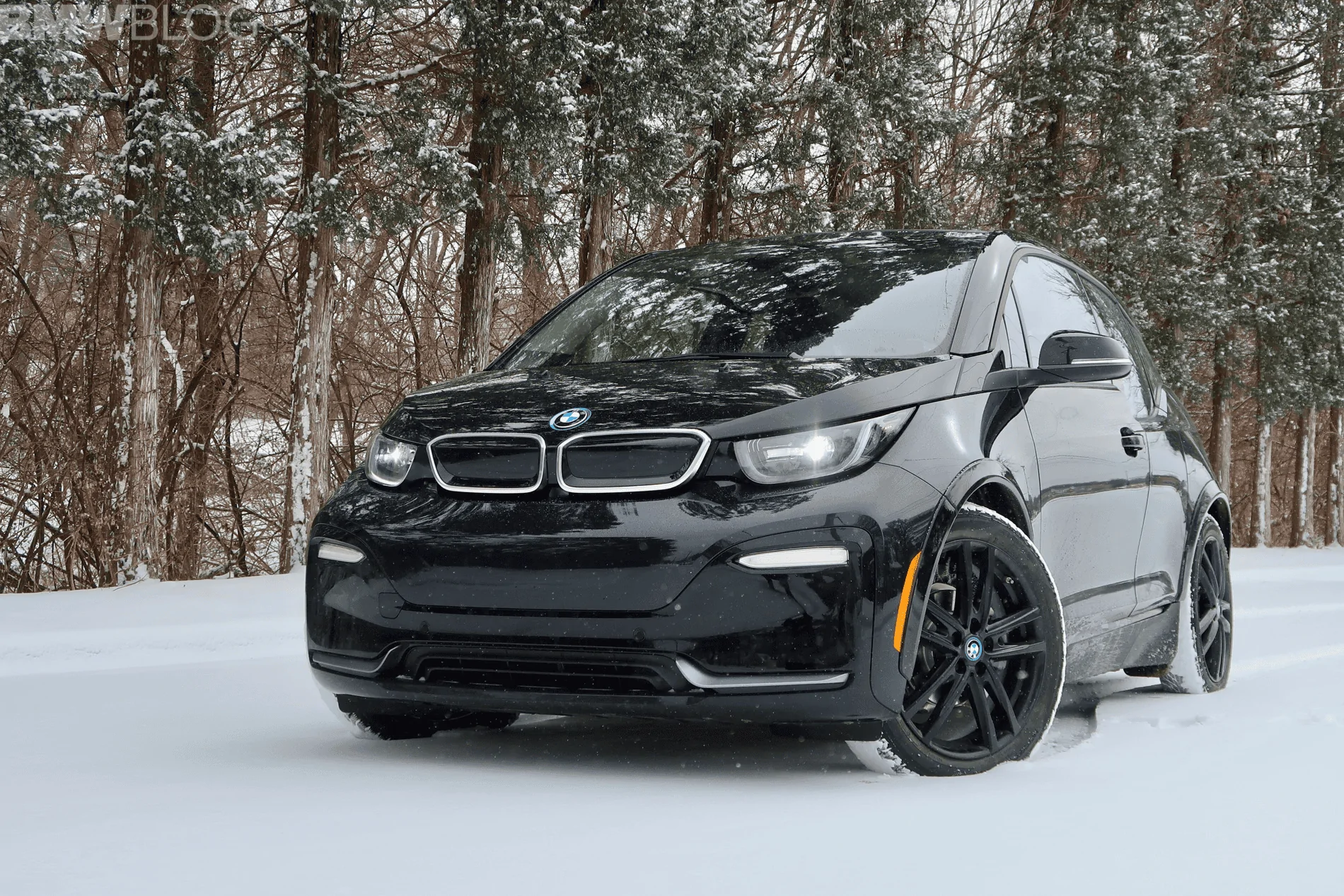 Rivian R1T R1S Snow Mode Needed! - My first snow drives in R1S and R1T 1668825179874