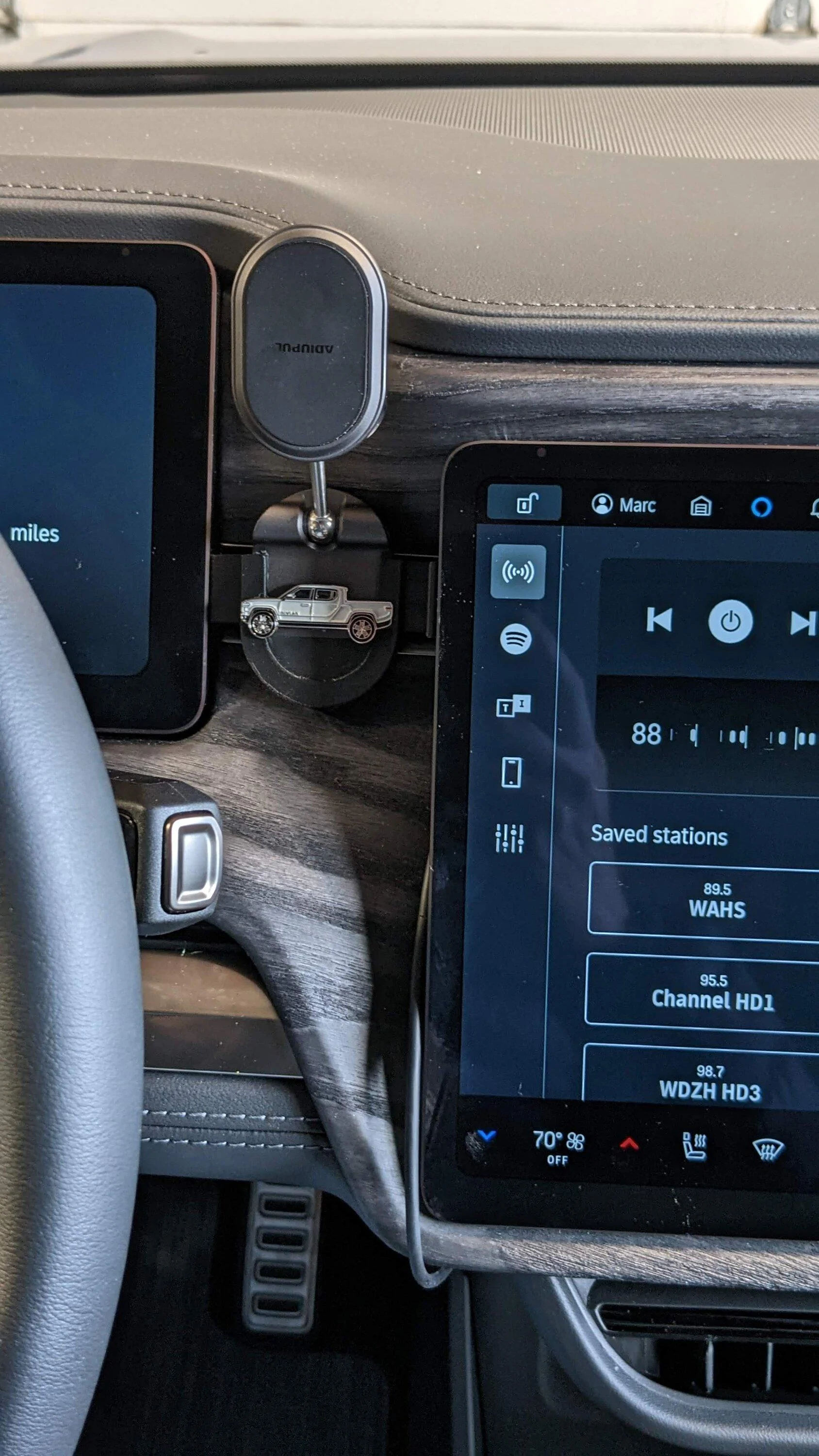 Rivian R1T R1S Mounting a cell phone.  Has anyone done it? PXL_20221120_140150511