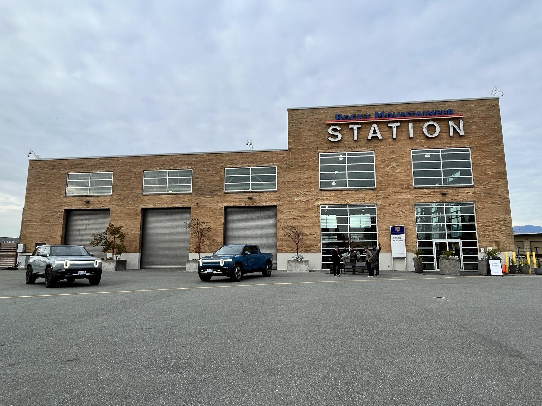 Rivian R1T R1S Photos / videos from today's Rivian Vancouver Open House Event (Canada Launch Event) FiCBMpGaEAA-HK1