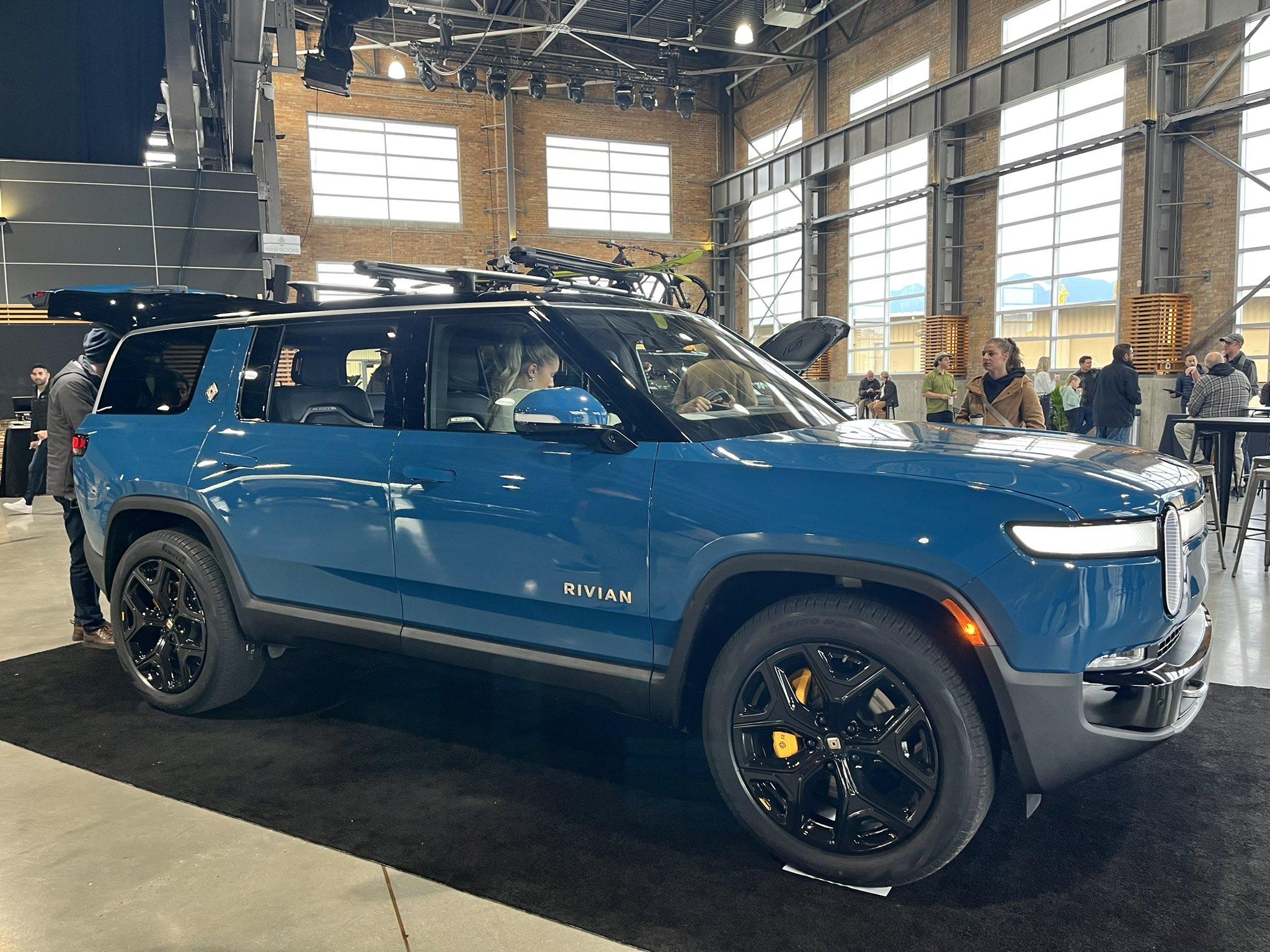 Rivian R1T R1S Photos / videos from today's Rivian Vancouver Open House Event (Canada Launch Event) FiCDBm7aEAAfT-6