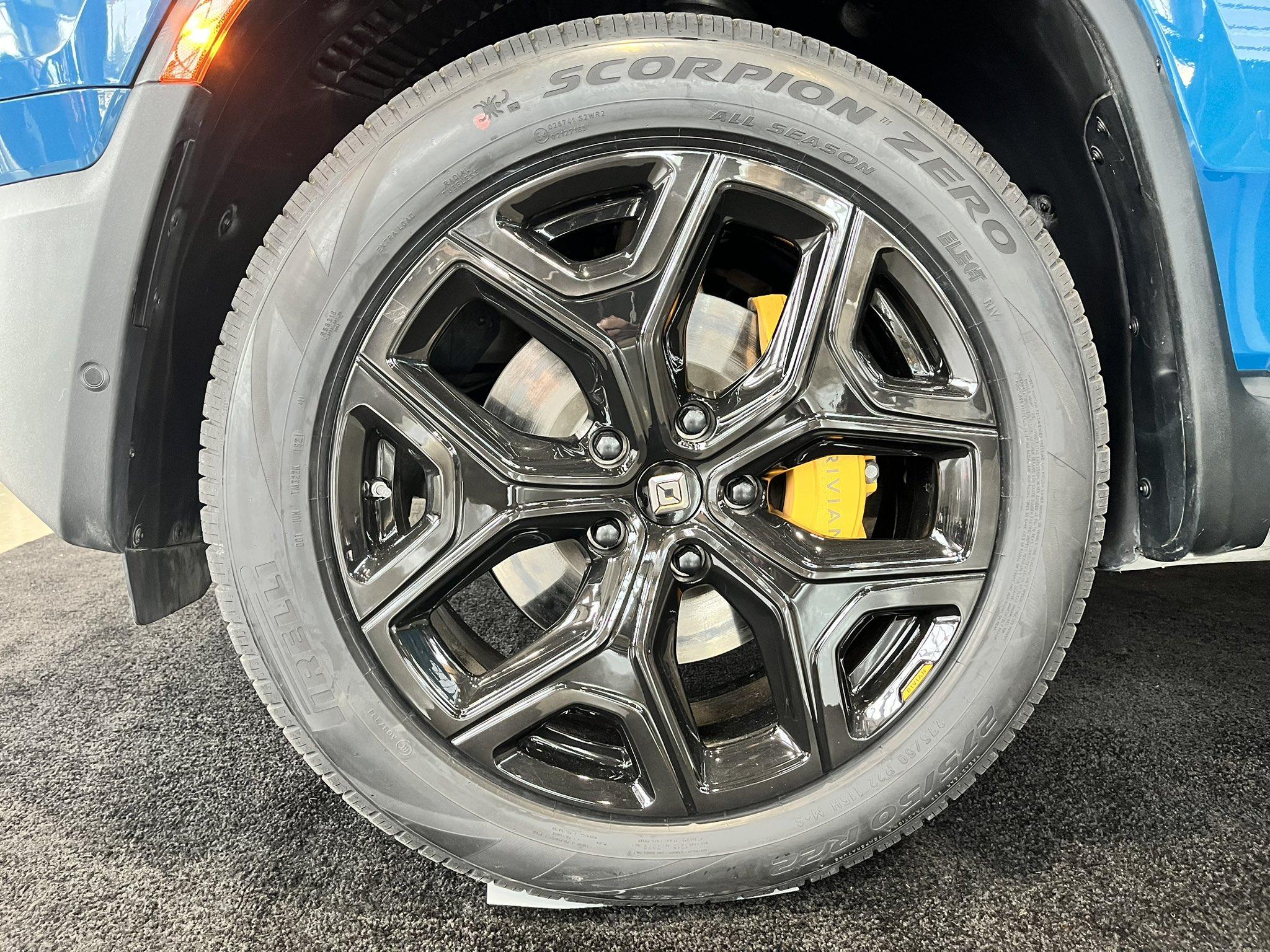Rivian R1T R1S Photos / videos from today's Rivian Vancouver Open House Event (Canada Launch Event) FiCHpe8aUAAWW1v