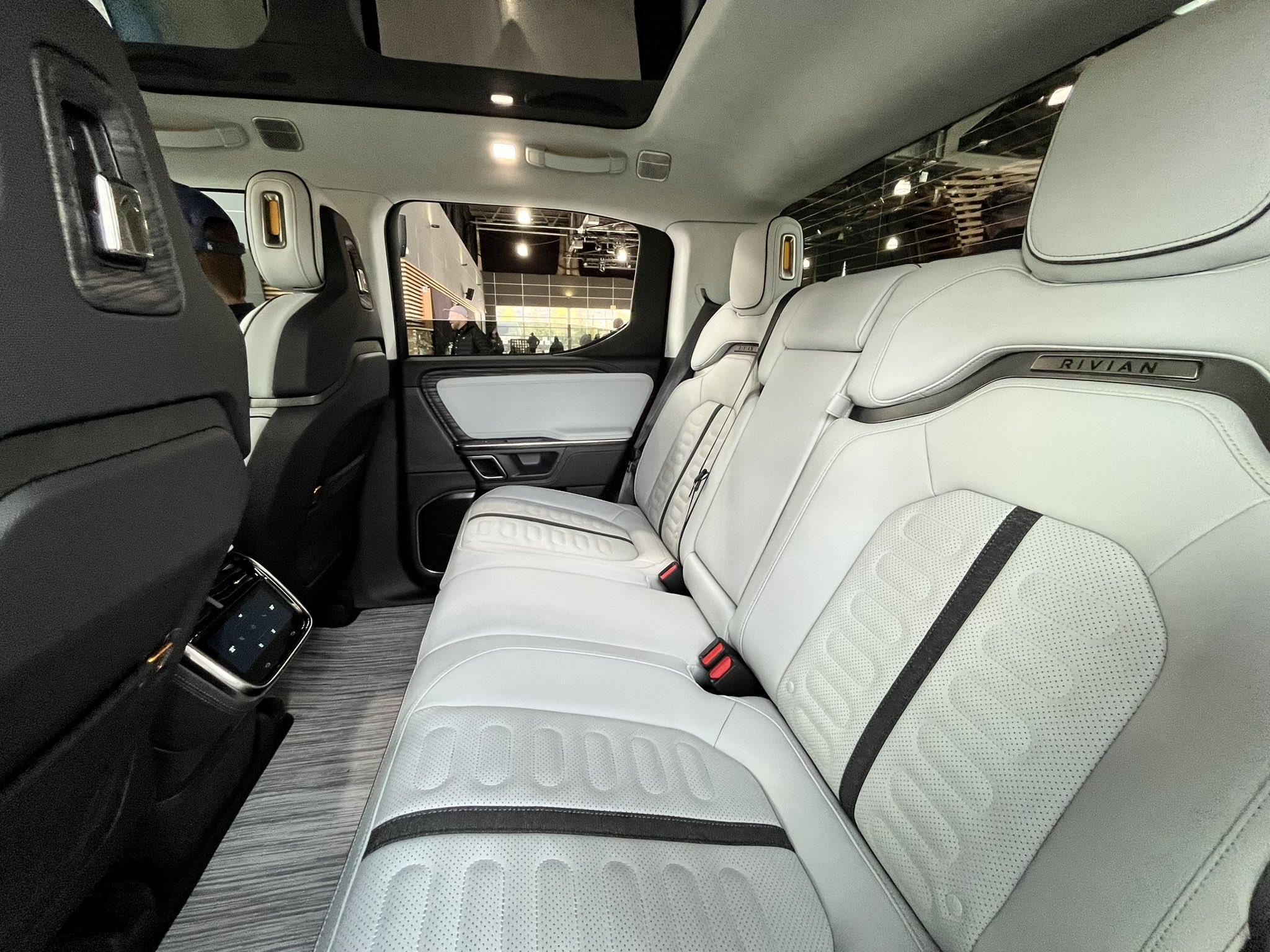 Rivian R1T R1S Photos / videos from today's Rivian Vancouver Open House Event (Canada Launch Event) FiCUjhLakAAt2P5