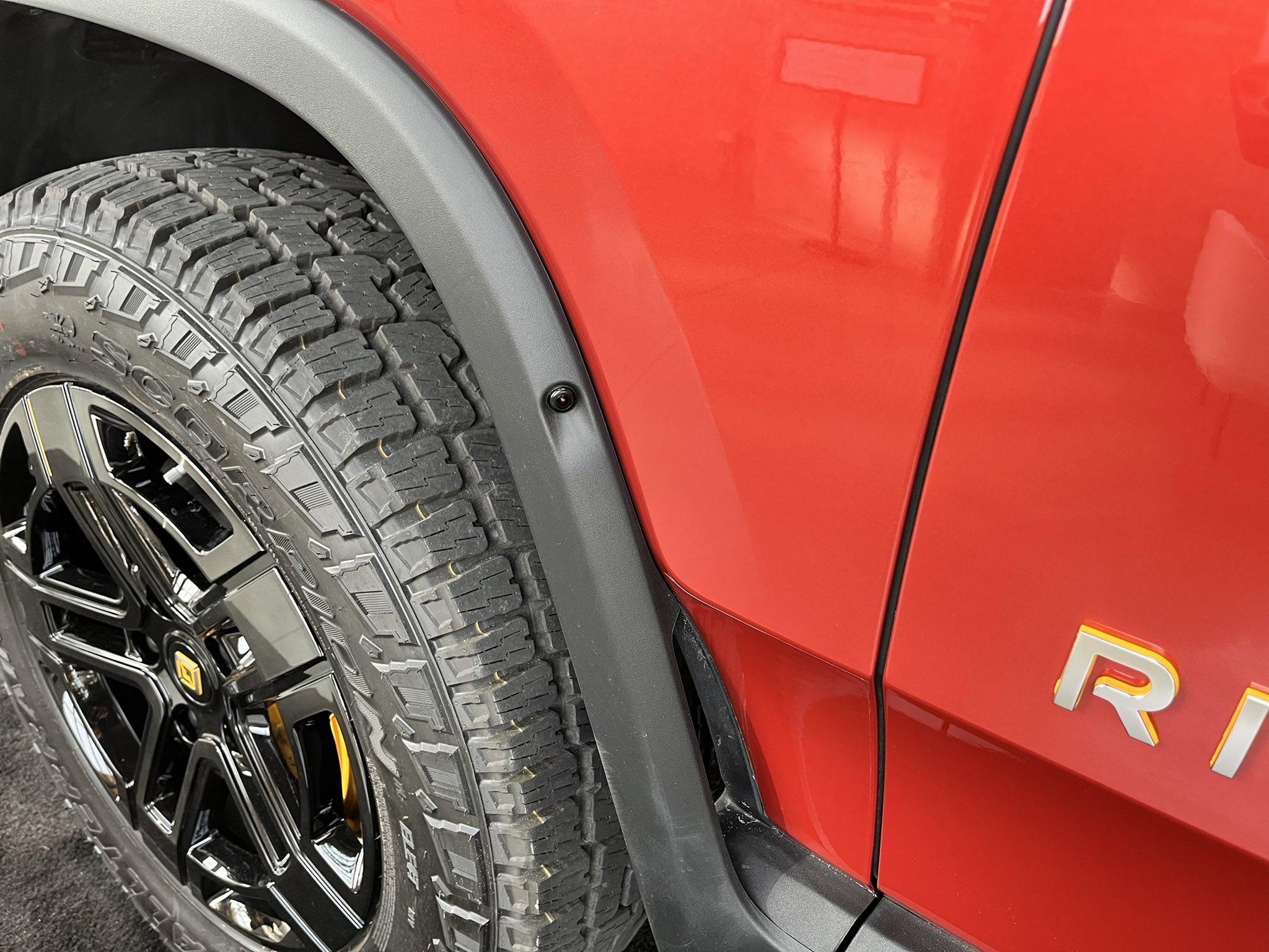 Rivian R1T R1S Photos / videos from today's Rivian Vancouver Open House Event (Canada Launch Event) ficjljxakaijsg_-jpe