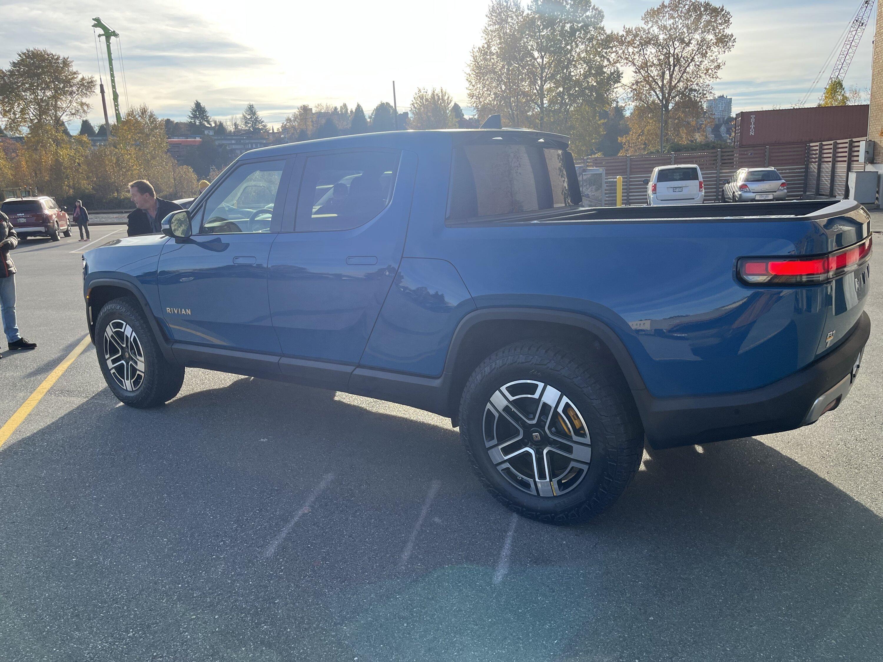 Rivian R1T R1S Photos / videos from today's Rivian Vancouver Open House Event (Canada Launch Event) 15675EF6-5A3F-4D9F-B185-068FEC4797DC