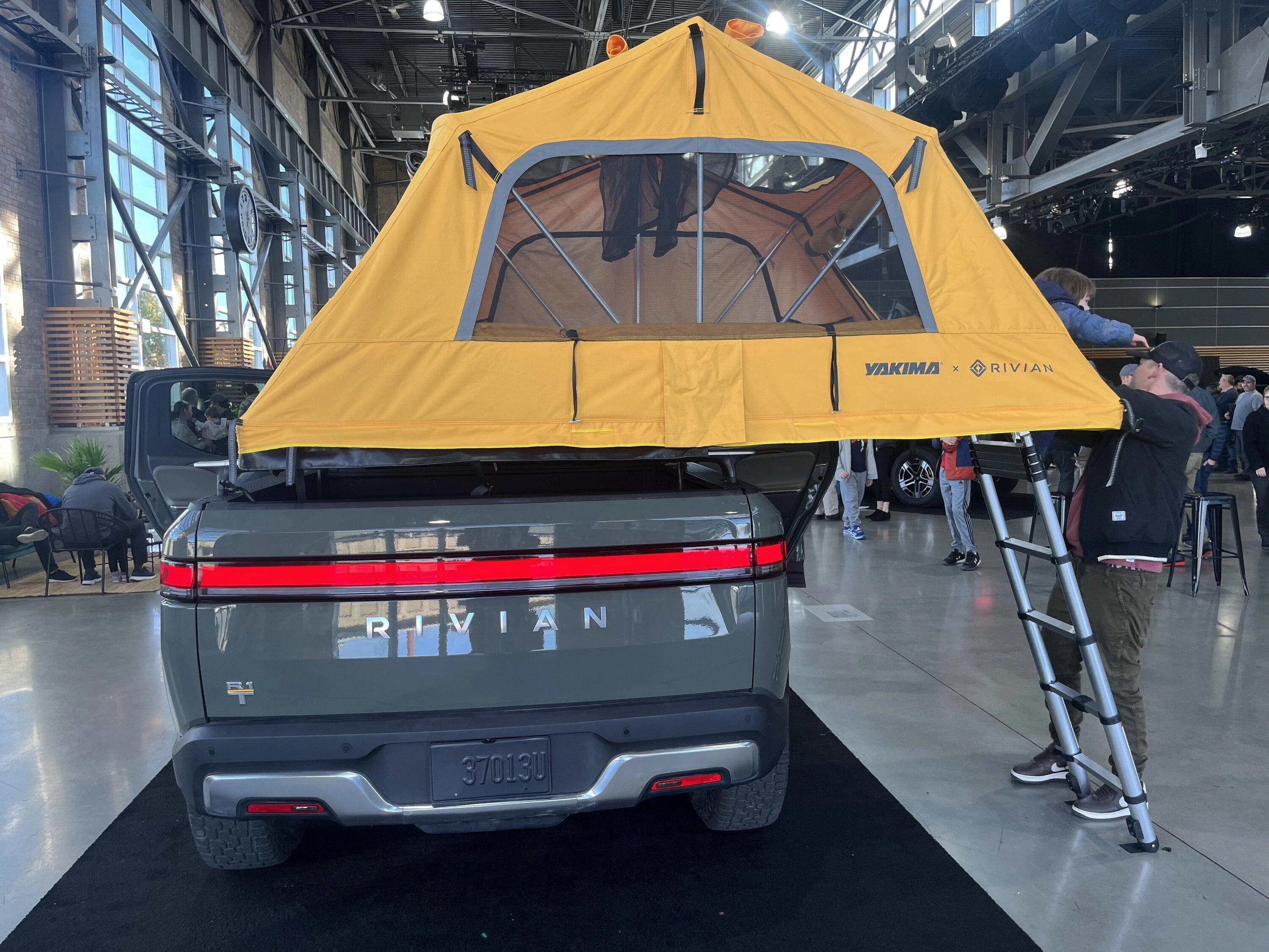Rivian R1T R1S Photos / videos from today's Rivian Vancouver Open House Event (Canada Launch Event) 42D88C6F-06BB-4D31-9C4A-80709BF11E0C