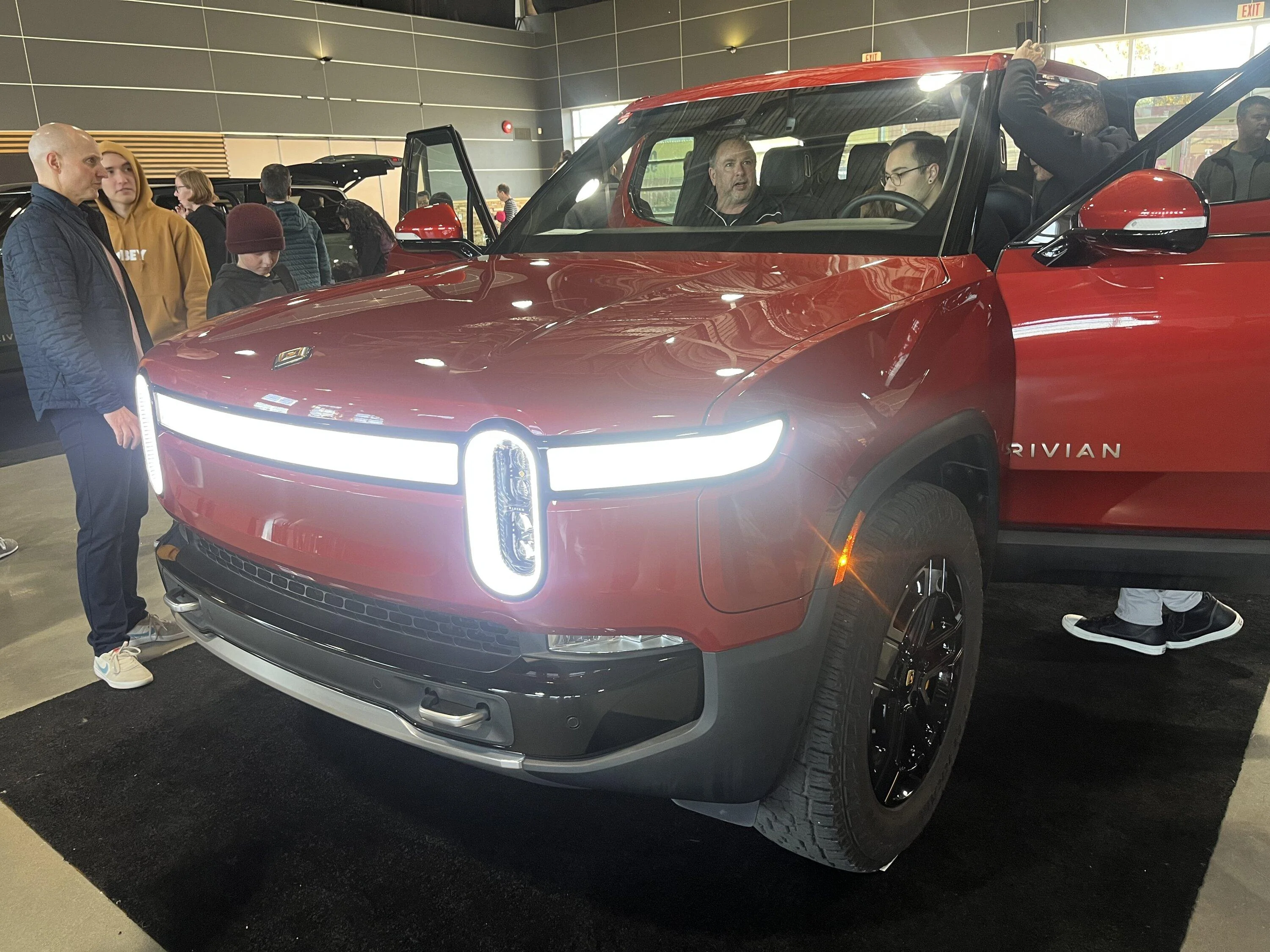 Rivian R1T R1S Photos / videos from today's Rivian Vancouver Open House Event (Canada Launch Event) 3EC1DB90-3A72-4225-AD0C-2AA89125534E