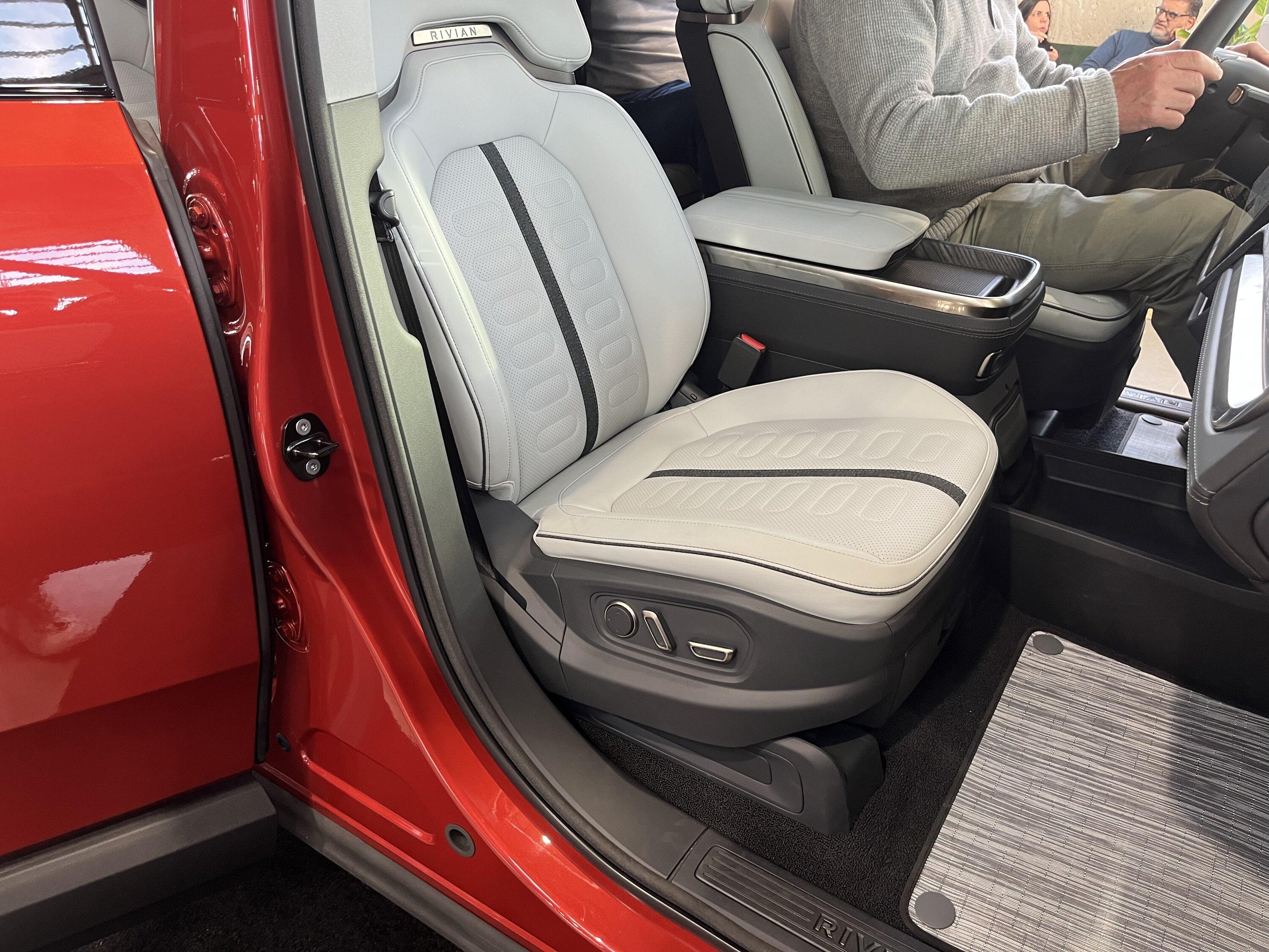 Rivian R1T R1S Photos / videos from today's Rivian Vancouver Open House Event (Canada Launch Event) 946CFC14-4B0C-4E77-8515-17281247A9D2