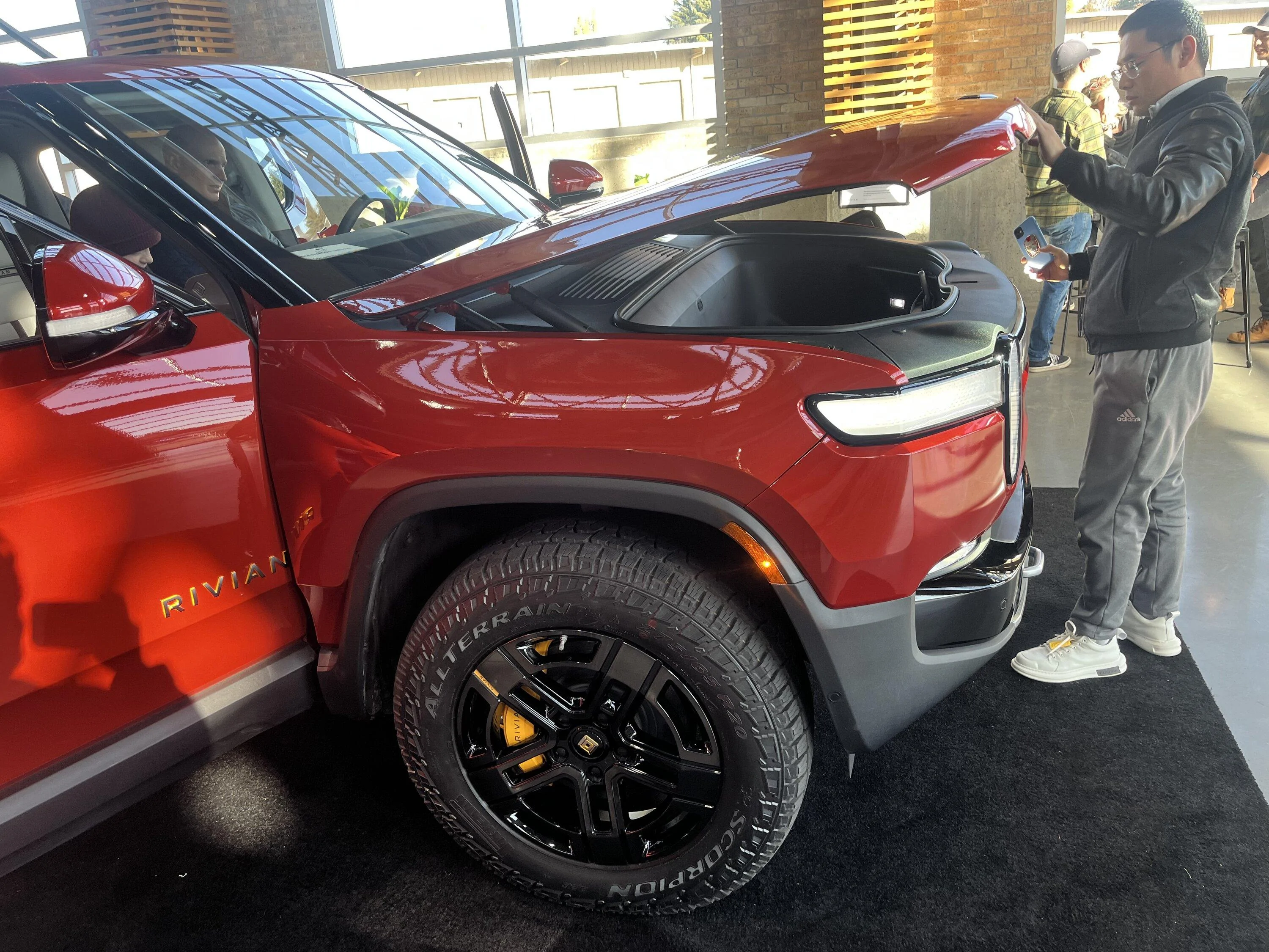 Rivian R1T R1S Photos / videos from today's Rivian Vancouver Open House Event (Canada Launch Event) C80B6763-4676-4B83-B974-1333AC5D96A0