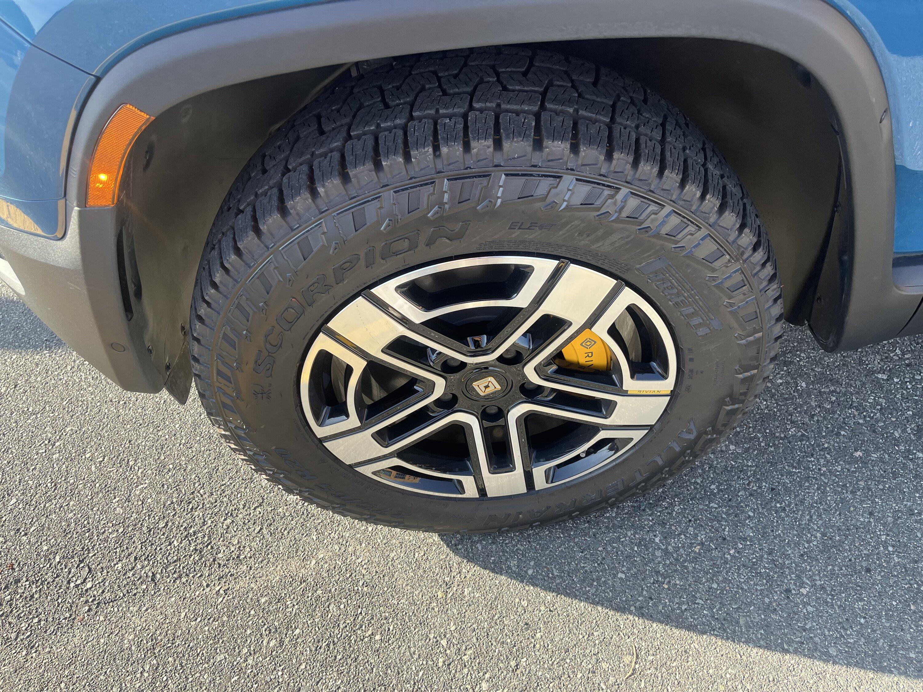 Rivian R1T R1S Photos / videos from today's Rivian Vancouver Open House Event (Canada Launch Event) BFB897F1-CA90-4DD2-B1ED-19BE6E800A60
