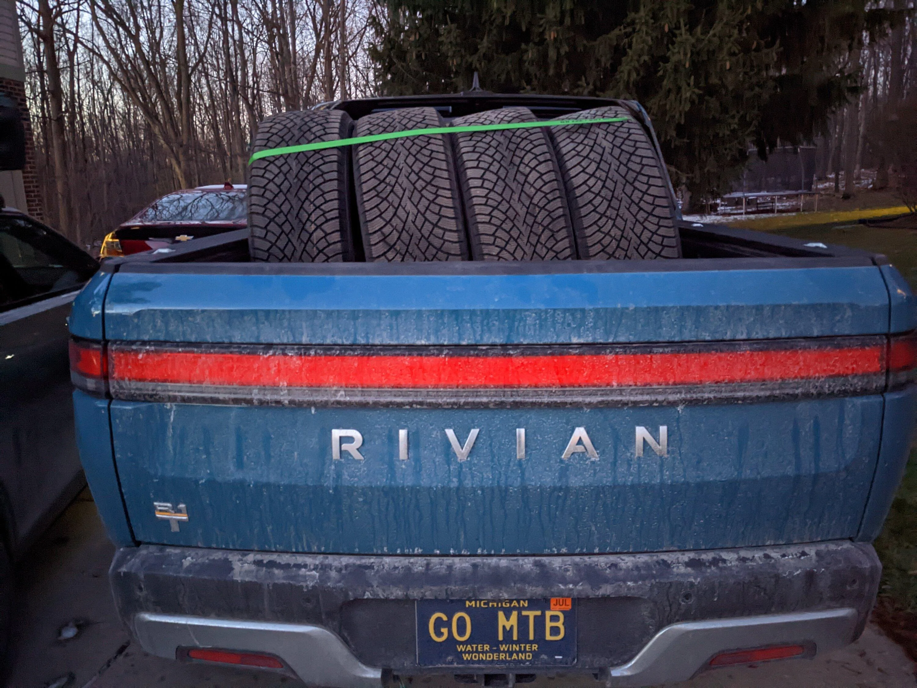 Rivian R1T R1S What do you use your R1T bed for?  (Picture Edition) PXL_20221121_224017088
