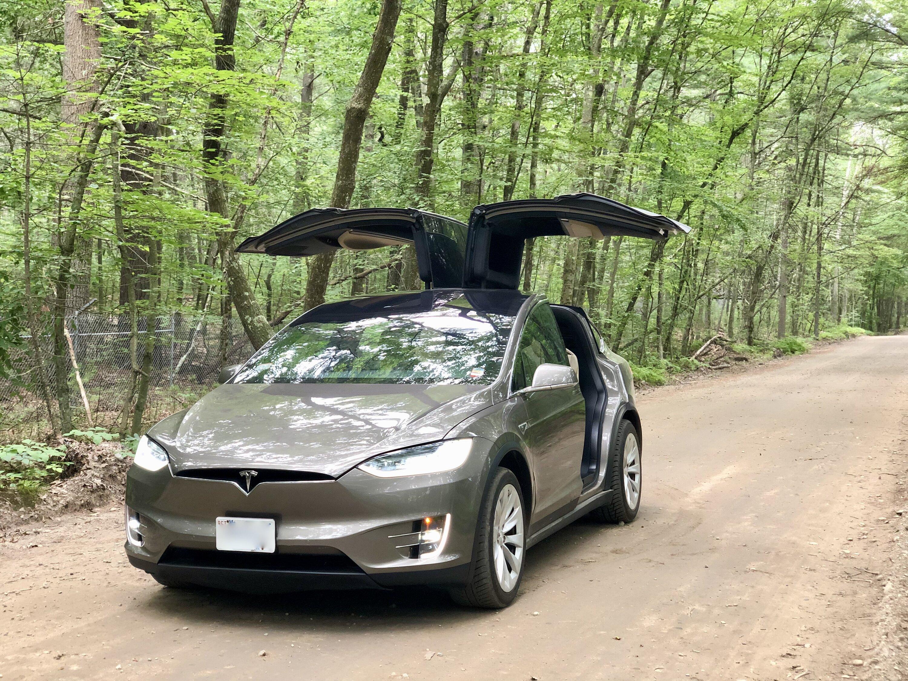 Rivian R1T R1S Tesla owner since 2013 feeling drawn into Rivian orbit... IMG_7728