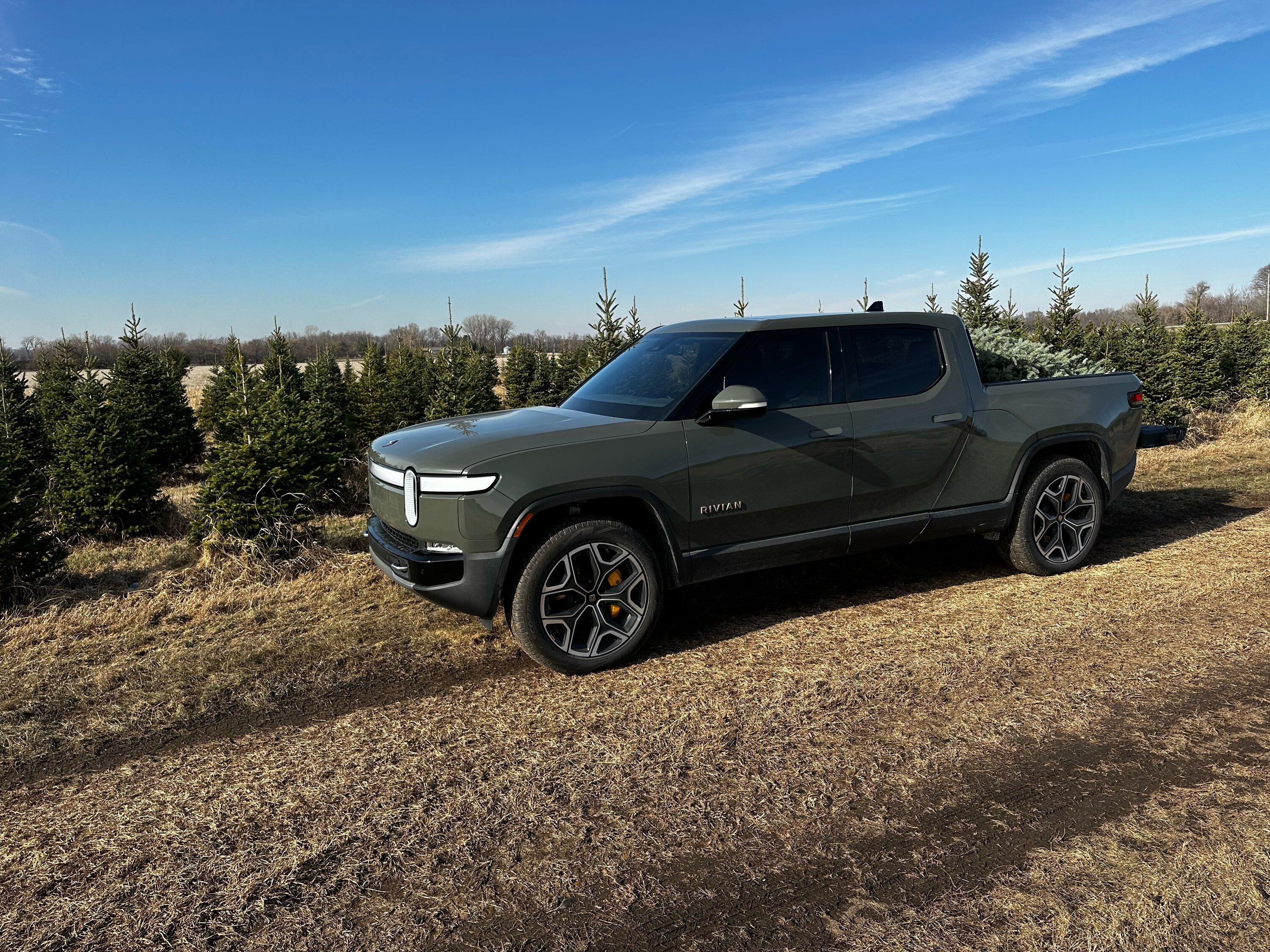 Rivian R1T R1S LAUNCH GREEN R1T Photos 8D6FAB06-AC60-435E-B6B4-5771004819DA