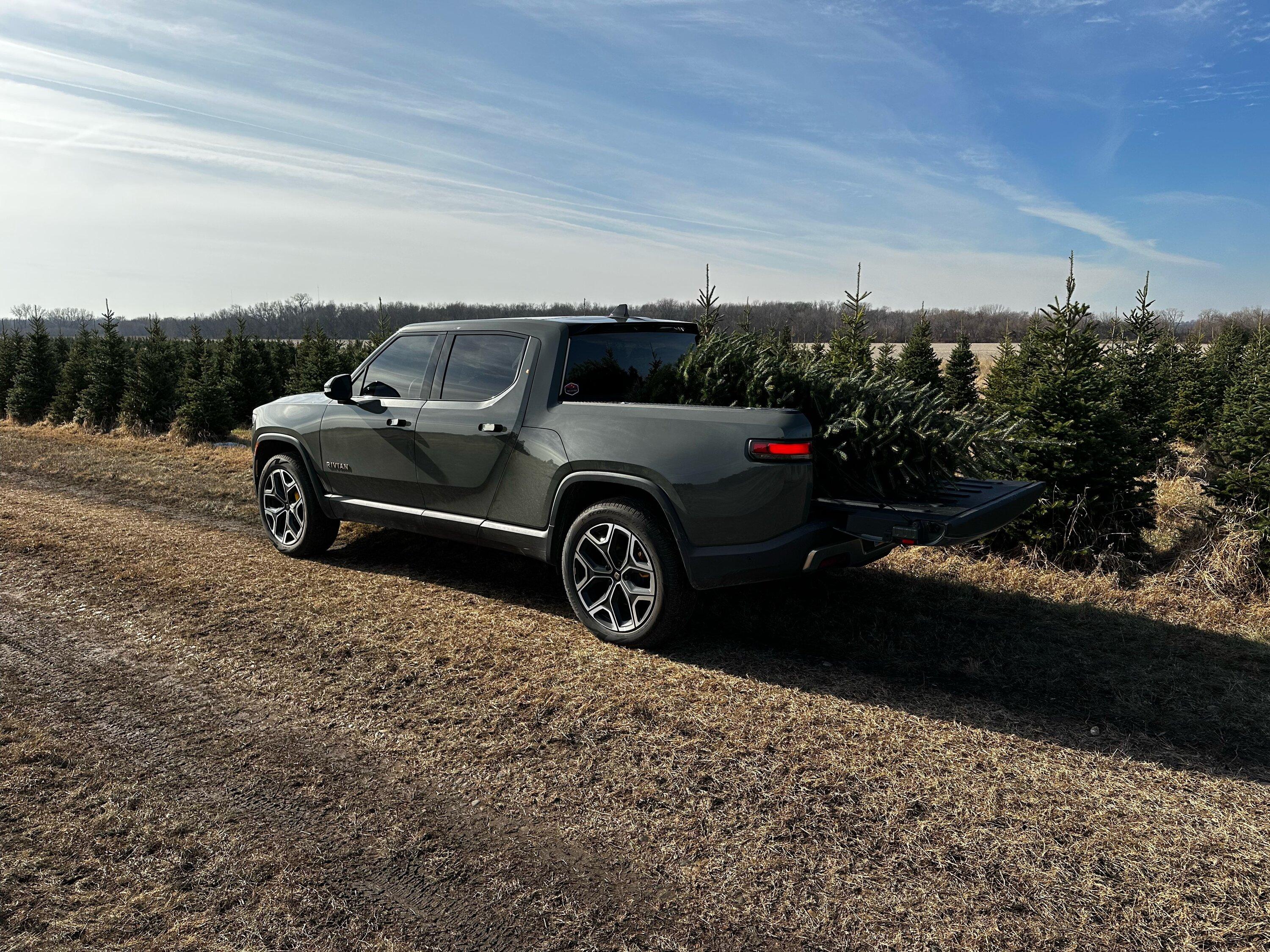 Rivian R1T R1S LAUNCH GREEN R1T Photos E3DA75C5-89C3-4D4A-9F67-C6C62A148C15