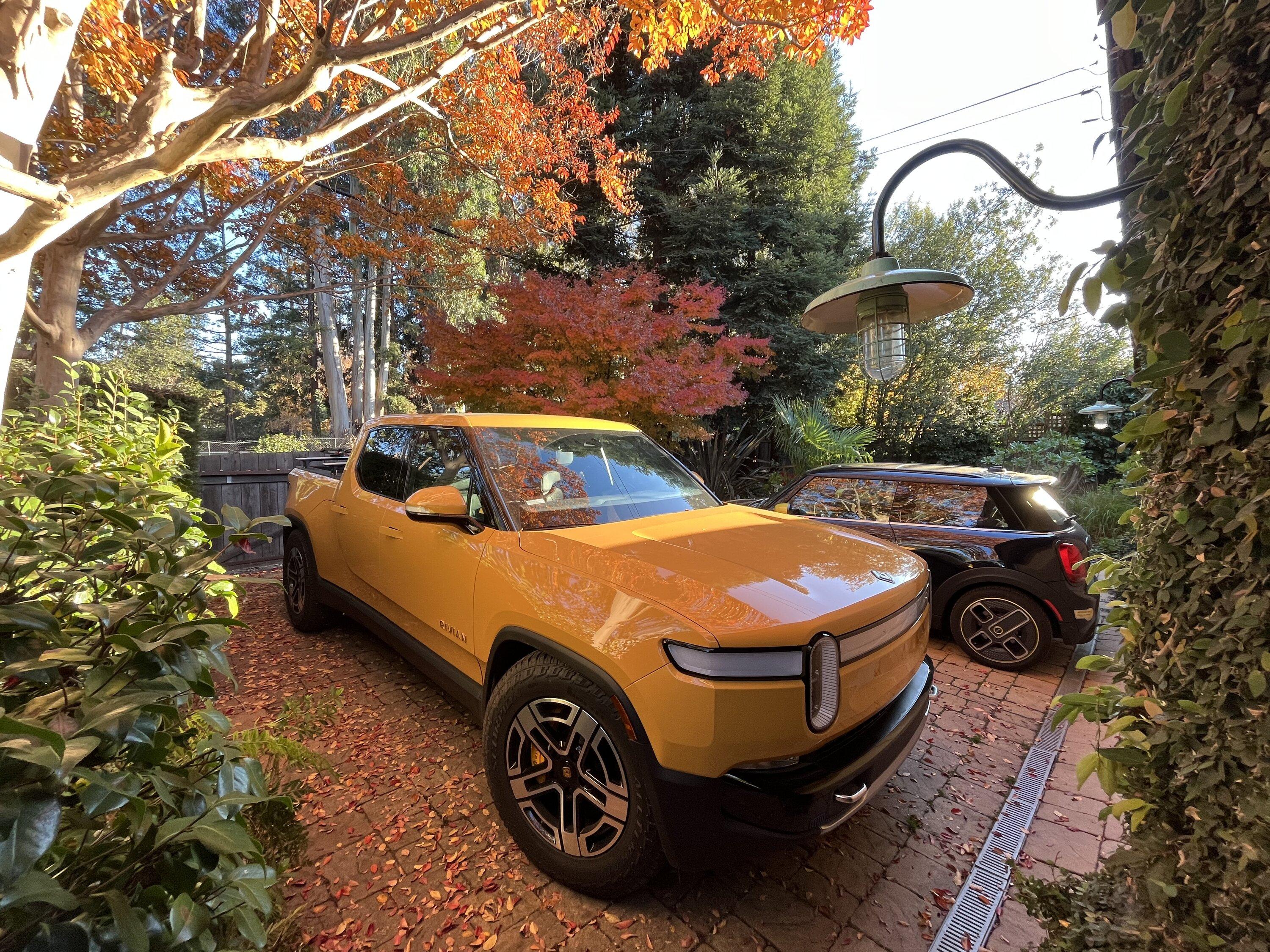 Rivian R1T R1S COMPASS YELLOW R1T Photos 2781B309-1D87-41AB-891D-F2A15BF73017
