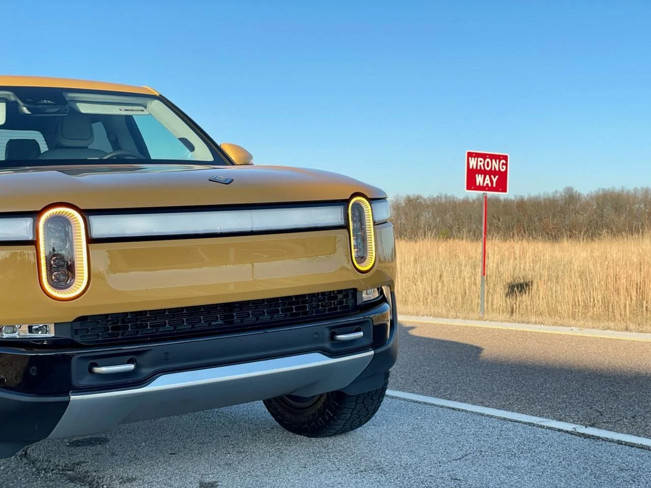 Rivian R1T R1S COMPASS YELLOW R1T Photos 3BA9014D-FA2F-4FF5-A09D-61FF2685C4E3