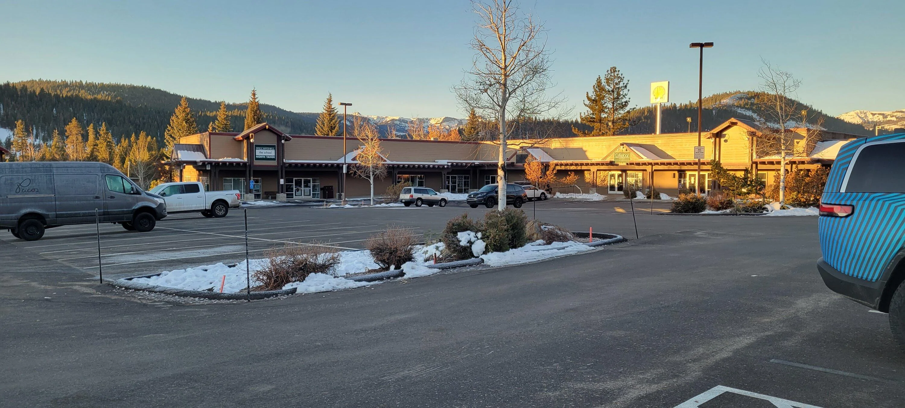 Rivian R1T R1S Truckee Rivian charge station 20221124_071804