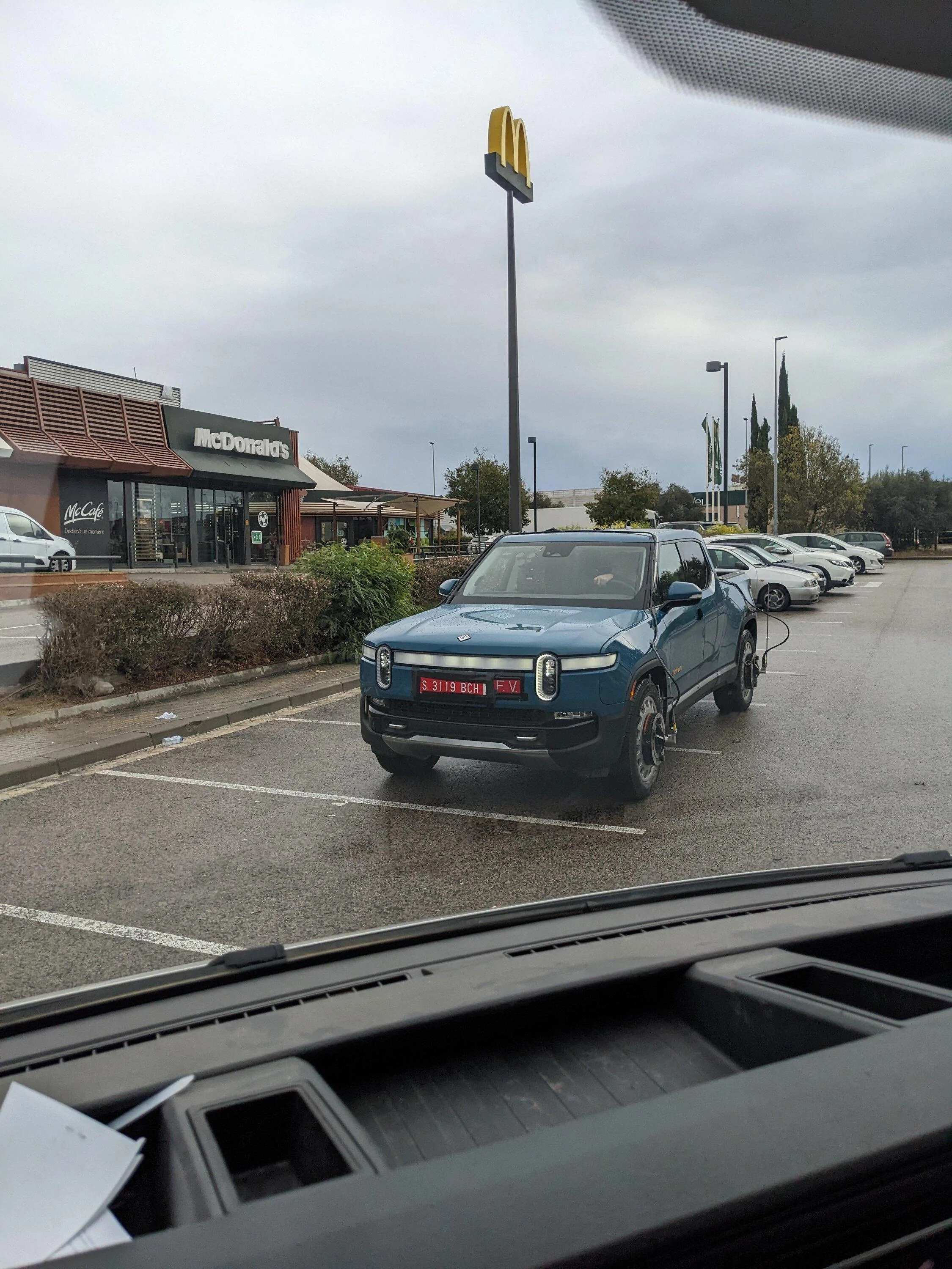 Rivian R1T R1S R1T Spotted Testing in Europe - Spain 1FB3B428-04D9-47C5-AE71-3D30B0424030